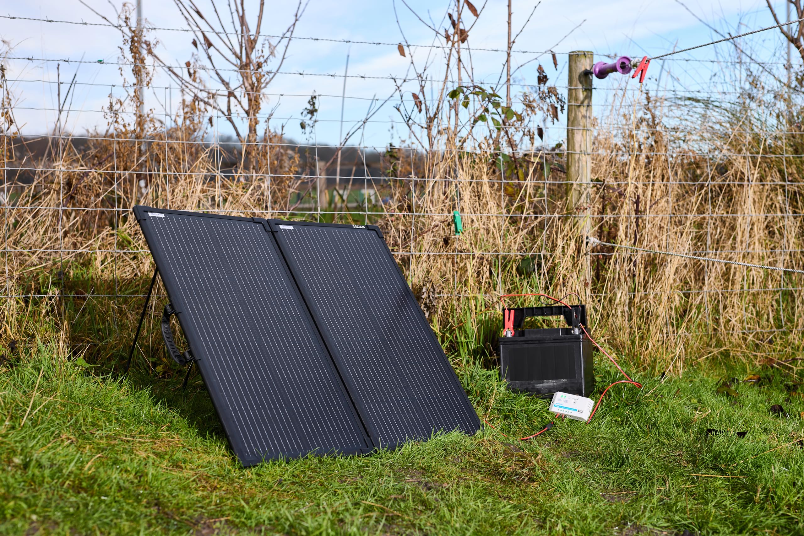 OSRAM BATTERYcharge SOLAR 100W, pannello solare portatile per alimentazione off-grid, mantenitore di carica, pannello solare pieghevole con supporto integrato, protezione da sovraccarico