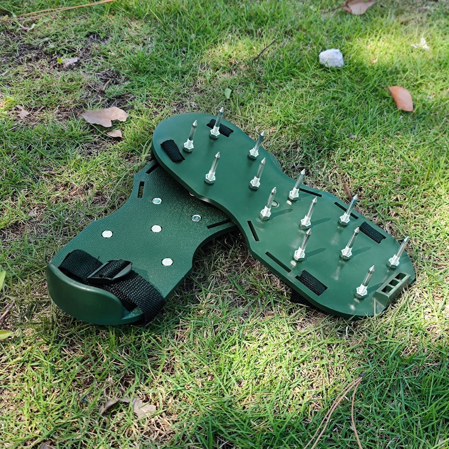 Powertool Rasenbelüfter-Schuhe, 3 Paar, Belüftungsschuhe mit 26 Spikes, für Rasen, Garten, Boden, Gras, Belüftung – Universalgröße (grün)