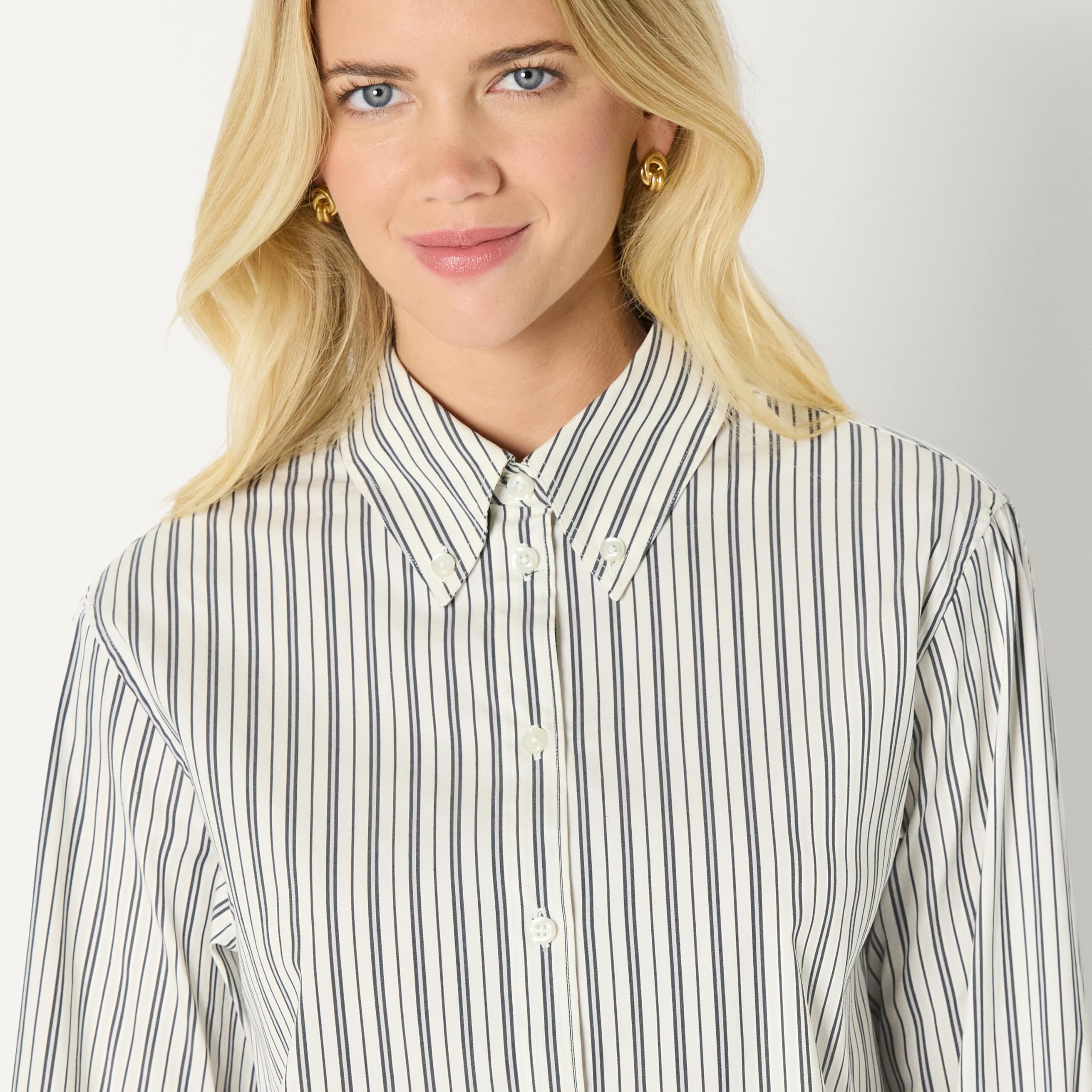 Amazon Essentials Camisa de Vestir de Popelina Elástica de Algodón, Corte Extragrande y con Botones Mujer