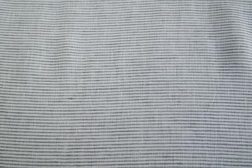 Colección de rayas finas grises 100% tela de lino, ligera y de alta calidad para manualidades y decoración del hogar disponible en Yaxa Mexico