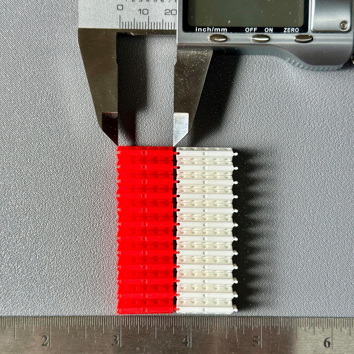 HO Scale (1:87) Interlocking Road Construction Barriers (24-Pack) – Model Railroad Scenery Accessories (White & Red)
