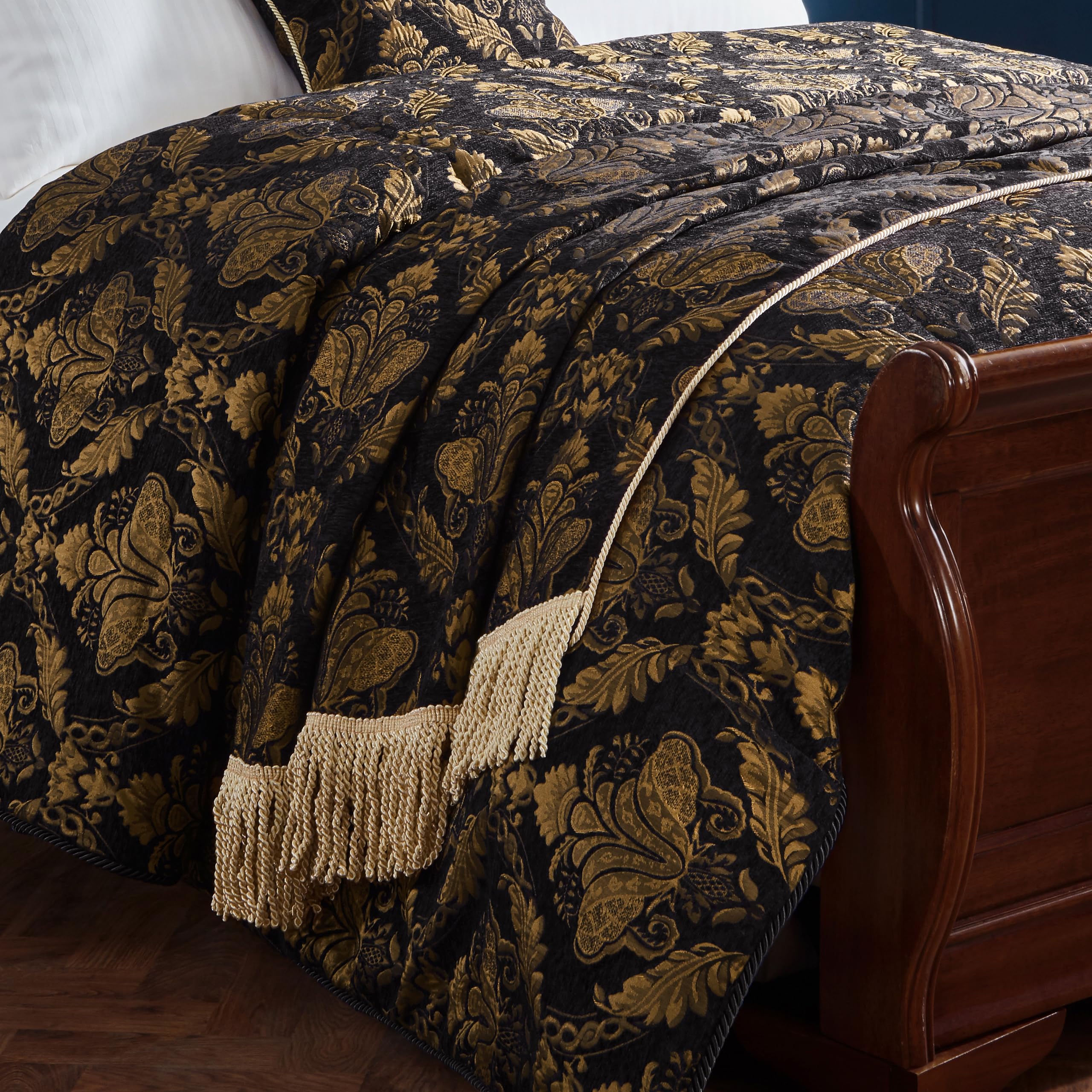 Paoletti Shiraz Traditional Jacquard Throw, Black, 130 x 170cm