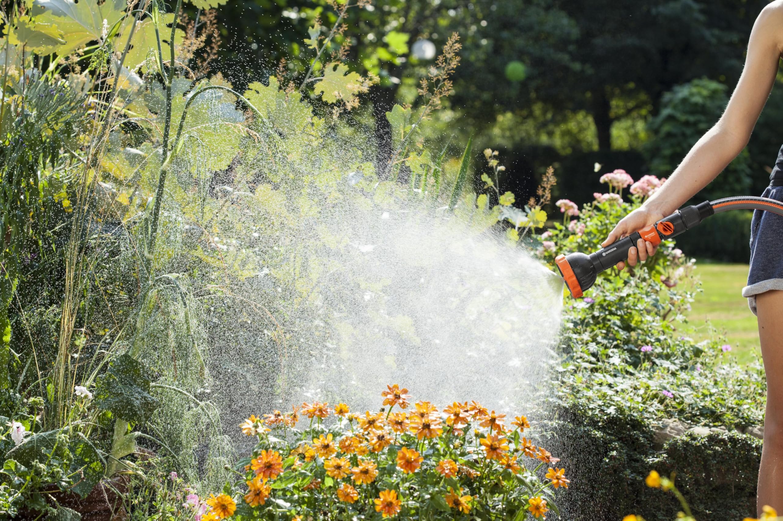 Gardena Profi-System-Spritz-Brause: Gartenbrause für einen höheren Wasserdurchfluss, mit stufenlos regulierbarem Wasserstrahl (2847-20)
