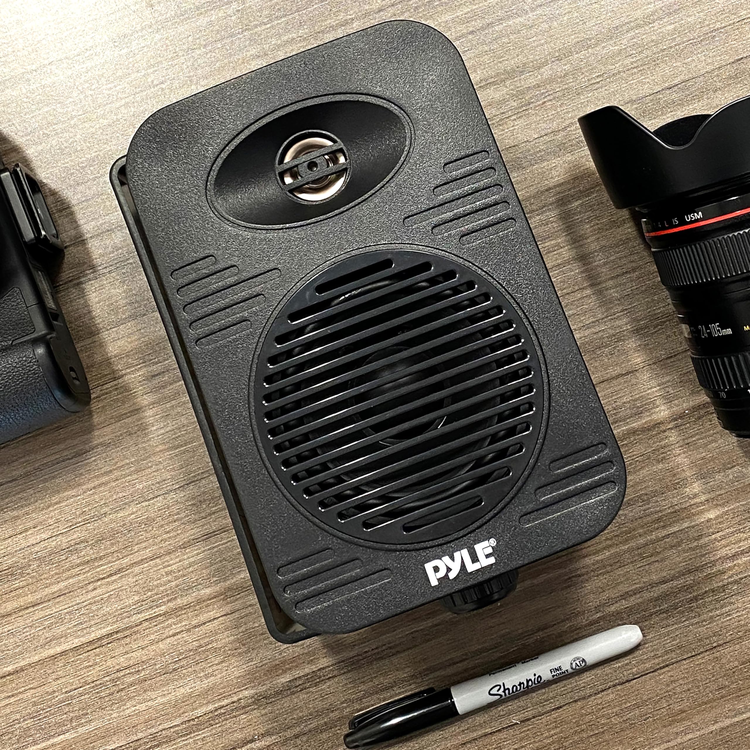 Pyle Paire d’Enceintes Intérieur/Extérieur – Système Audio Étanche 2 Voies 102 mm, 300 Watts, Tweeter en Polymère Haute Sensibilité 12,7 mm – Noir