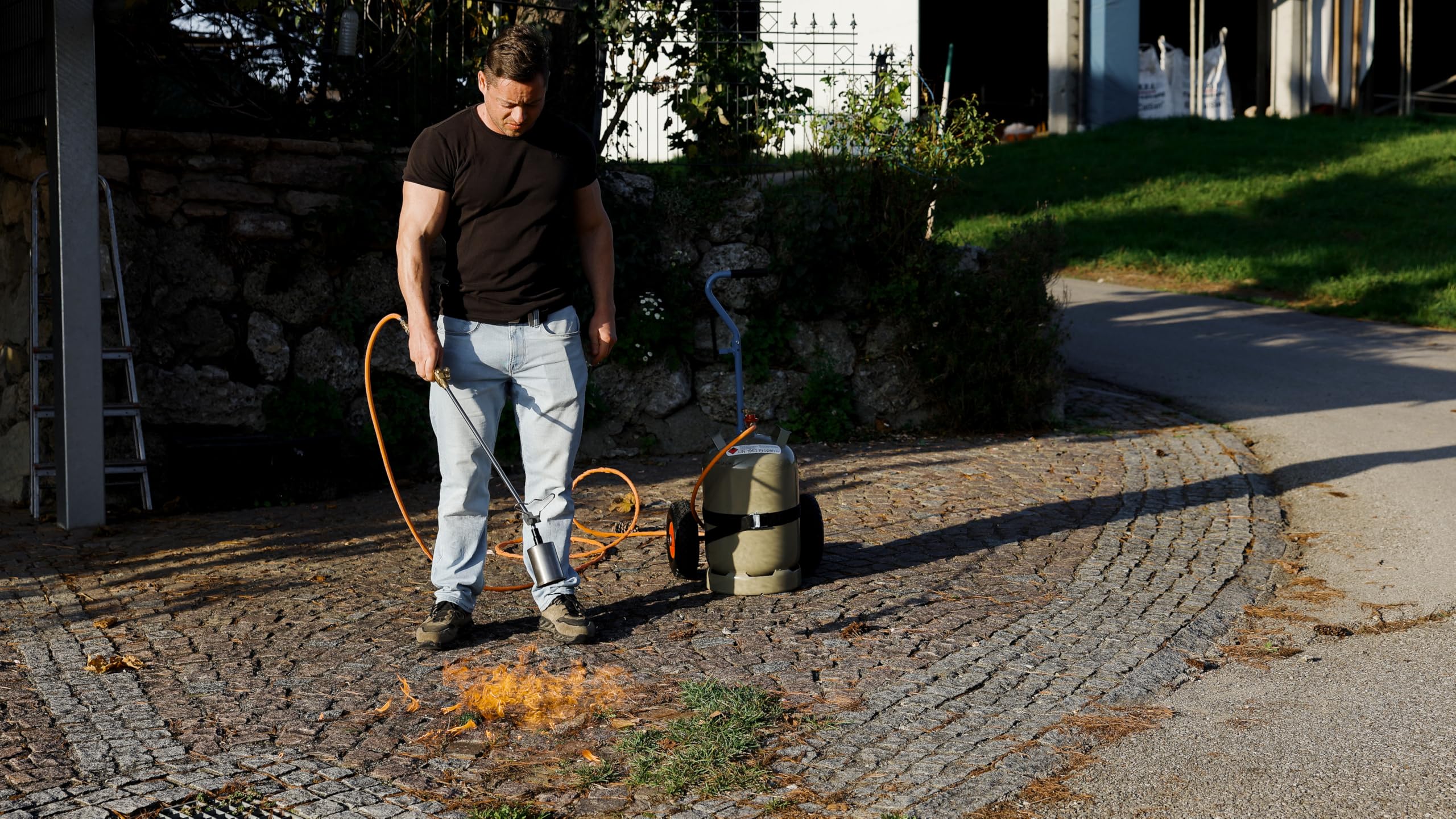 ROTHENBERGER Industrial RoTitan Bruciatore Professionale ad Alte Prestazioni a Gas, Cannello ad Enorme Potenza per Saldatura Membrane Bituminose, Pellicole e Diserbo Termico
