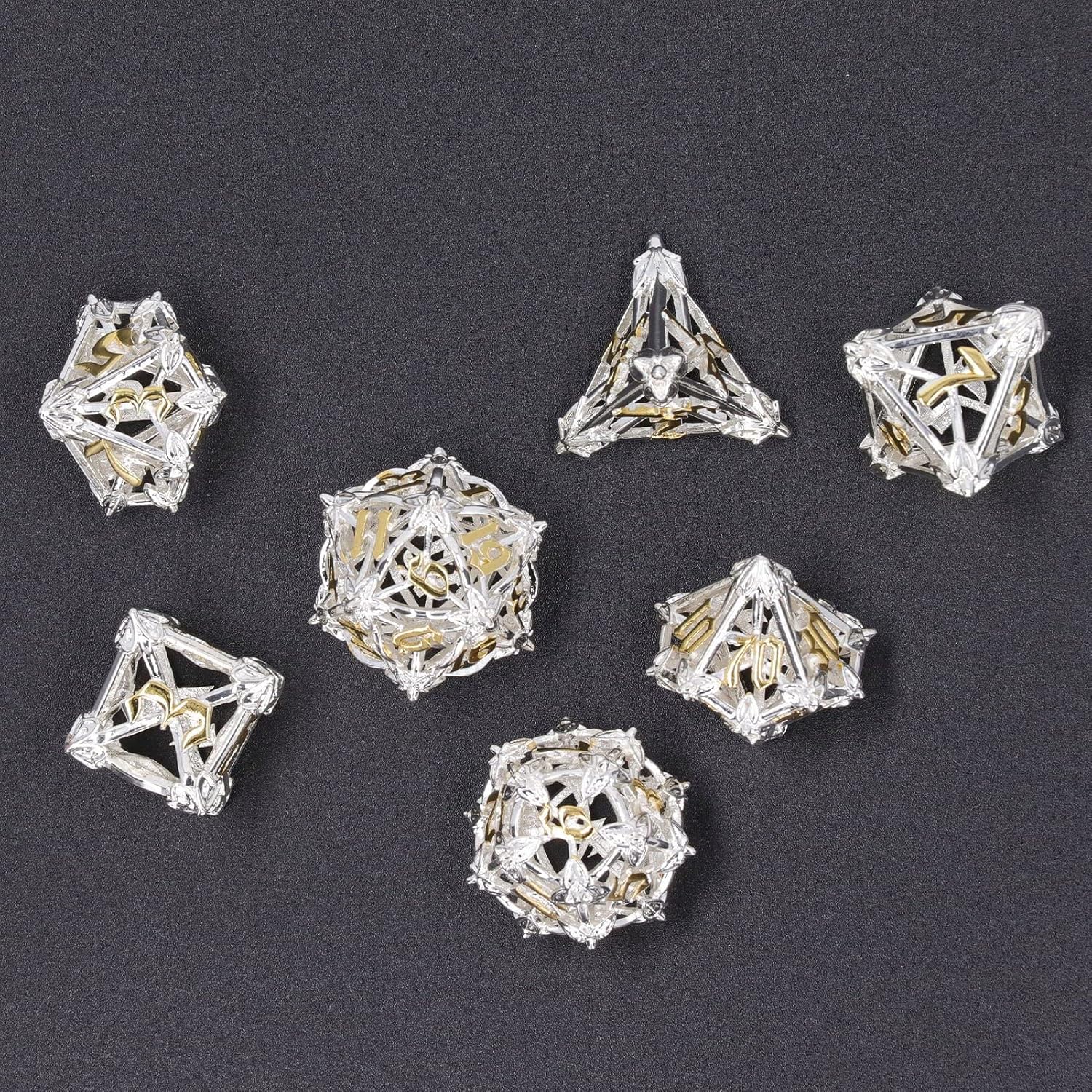 SUNGOOYUE Dados de Juego de rol, Juego de Dados de Metal, Juego de Dados de Metal de 7 Piezas Dados Poli¨¦dricos Huecos Robusto Multiprop¨®sito para Juegos de rol de Mesa(Oro Blanco)