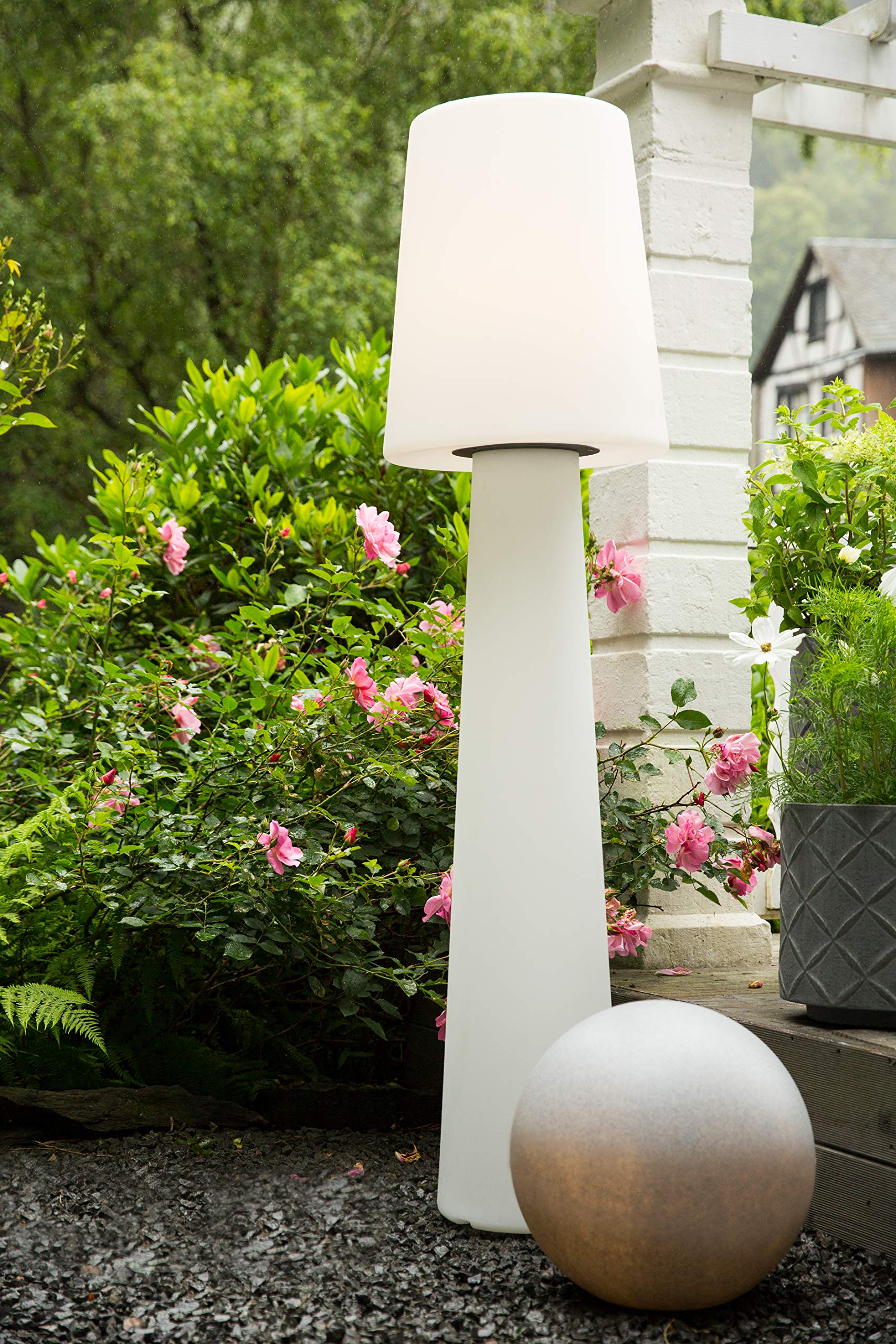 8 seasons design LED Stehlampe No. 1, 160 cm (Weiß), E27, warmweißes Licht – wetterfest – große Stehleuchte für außen (Garten, Terrasse, Balkon) & innen – dekorative Gartenlampe