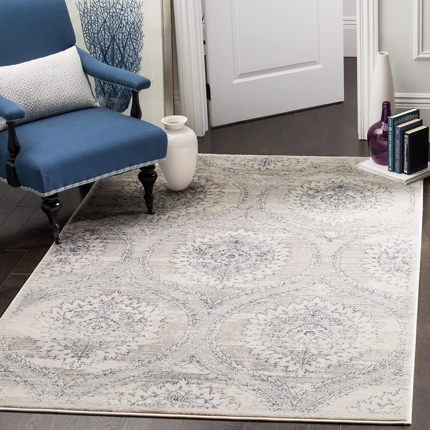 SAFAVIEH Carnegie Collection Area Rug - 5'1" x 7'6", Light Grey & Cream, Vintage Distressed Design, Non-Shedding & Easy Care, Ideal for High Traffic Areas in Living Room, Bedroom (CNG626A)