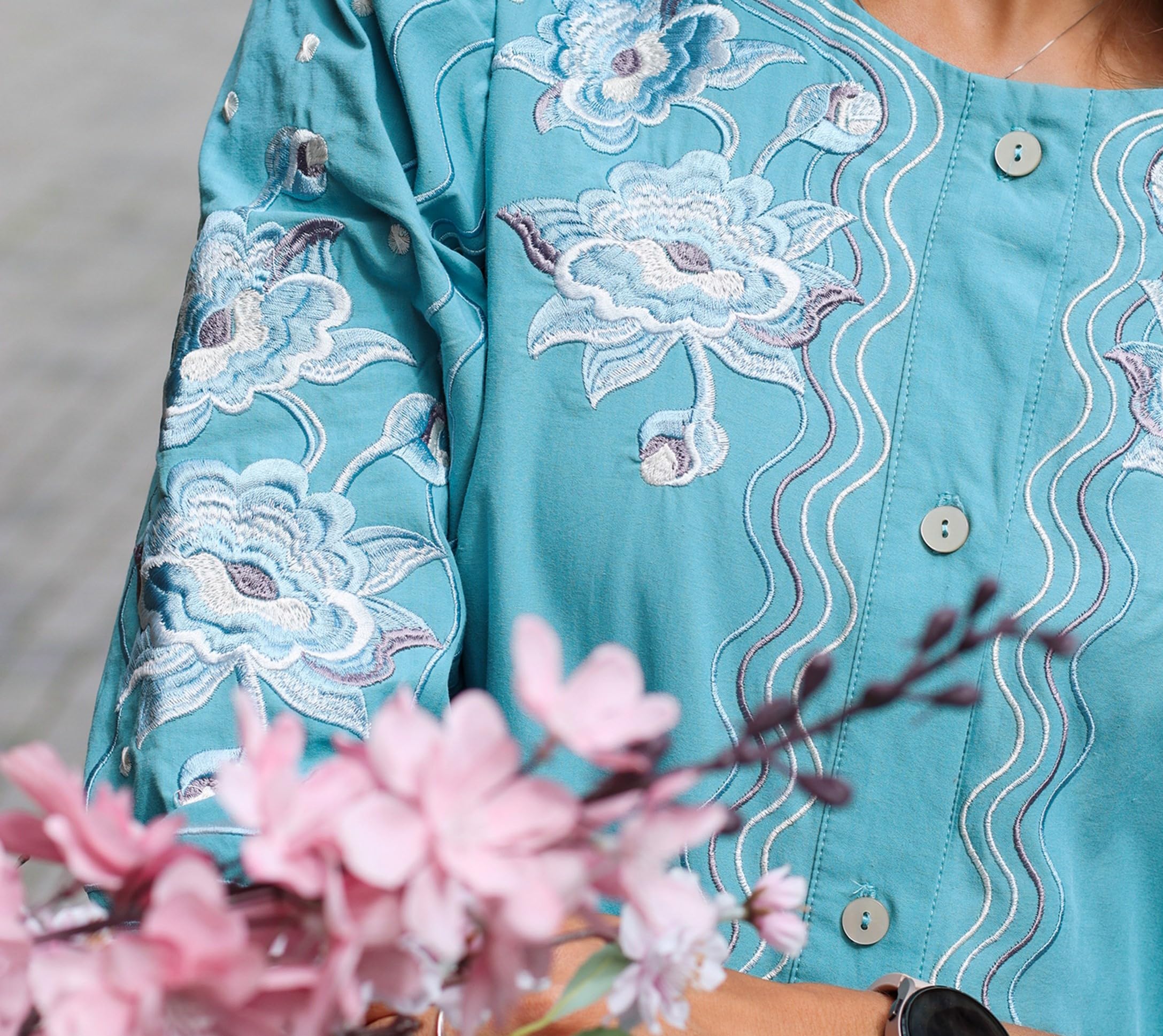 Abito Vyshyvanka turchese da donna con ricamo floreale | Abito lungo in cotone ricamato con maniche a 3/4 | Moda ucraina moderna