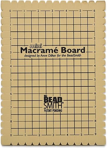 The Beadsmith Mini tabla de macramé, 7.5 x 10.5 pulgadas, espuma de 0.5 pulgadas de grosor, rejilla de 6 x 9 pulgadas para medir, proyecto de