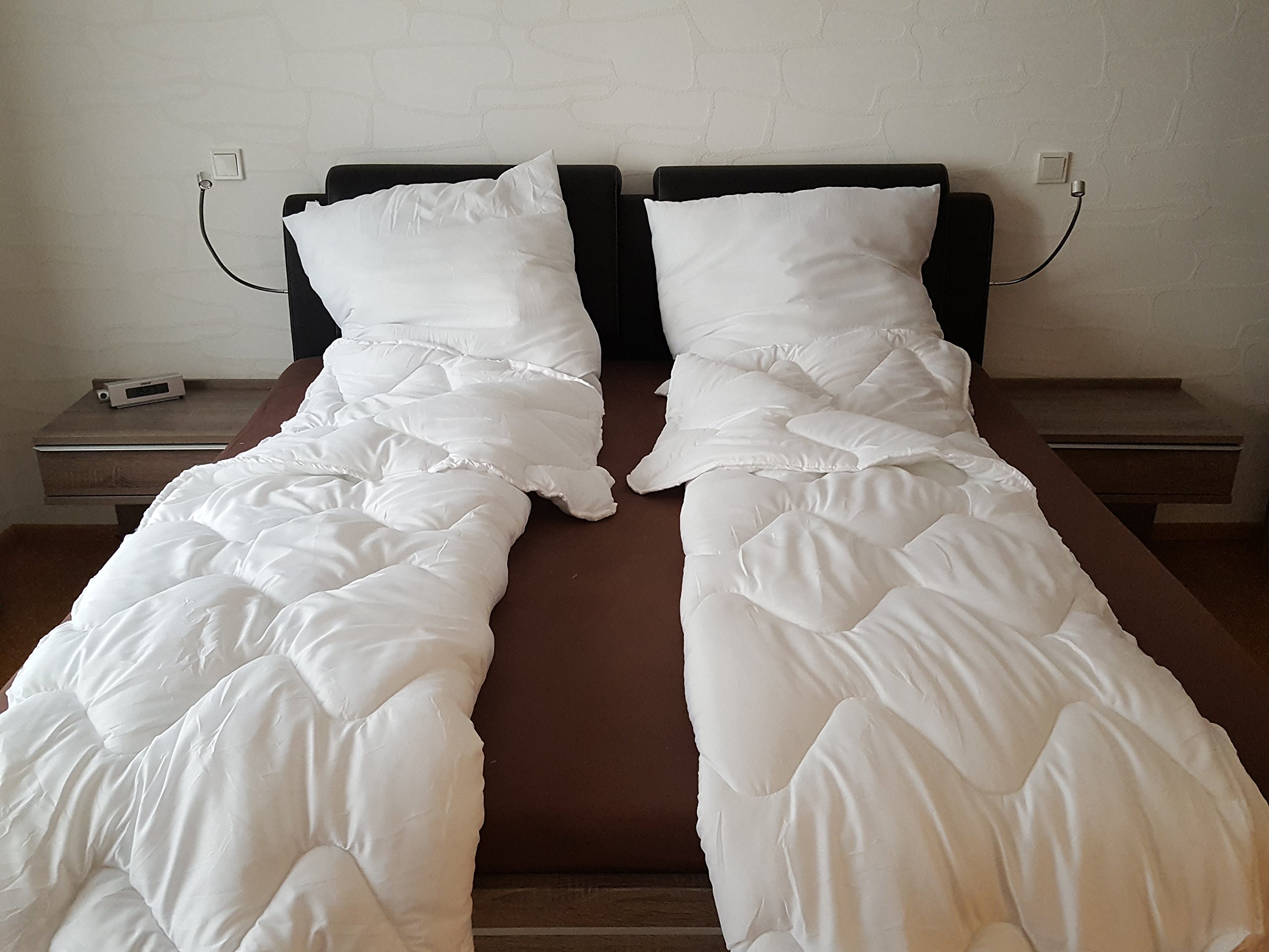 Mikrofaser Bettenset 2-teilig - Kopfkissen 80x80cm und Bettdecke 135x200cm - Allergiker geeignet (2 Sets)