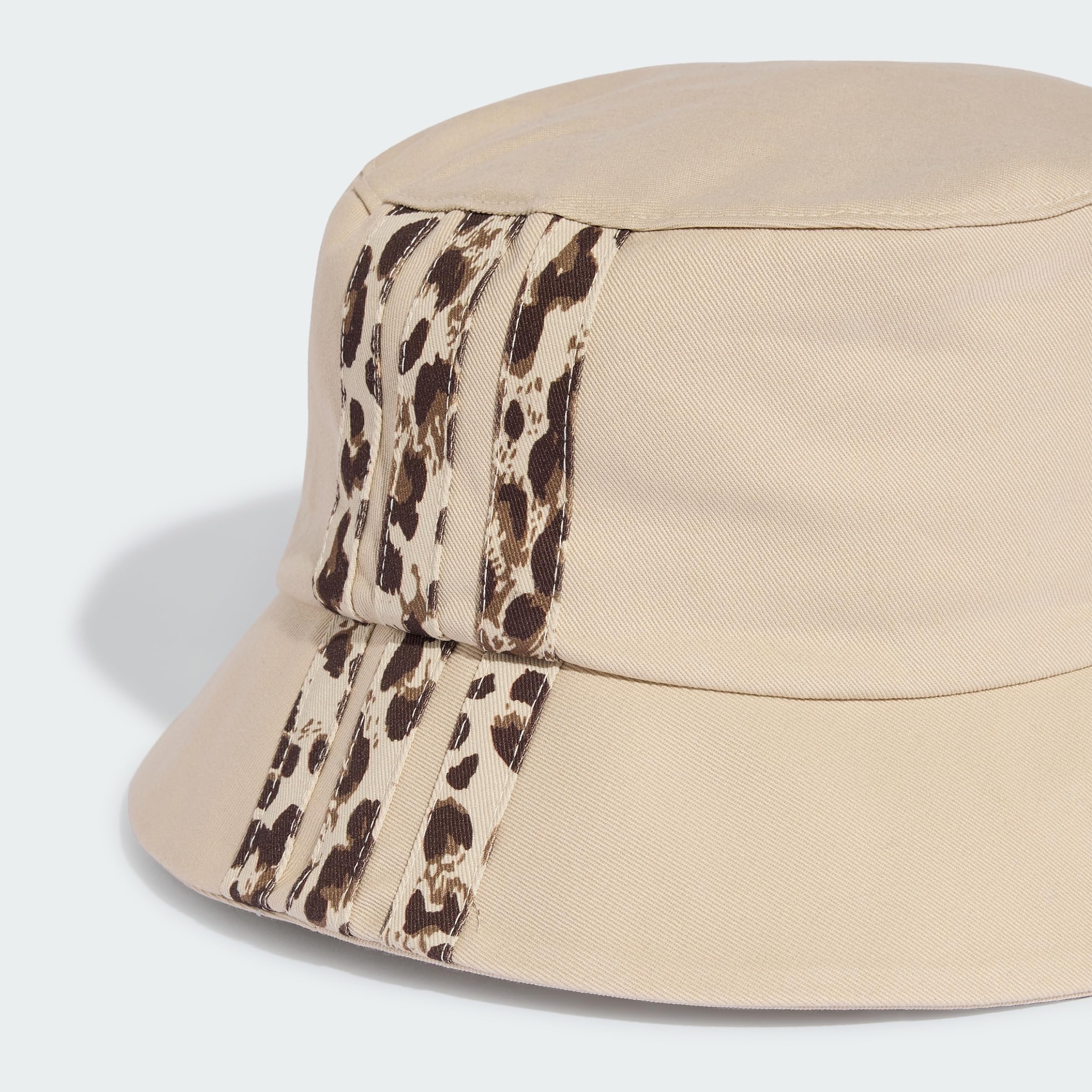 adidas Unisex Cappello a Secchiello con Grafica Leo