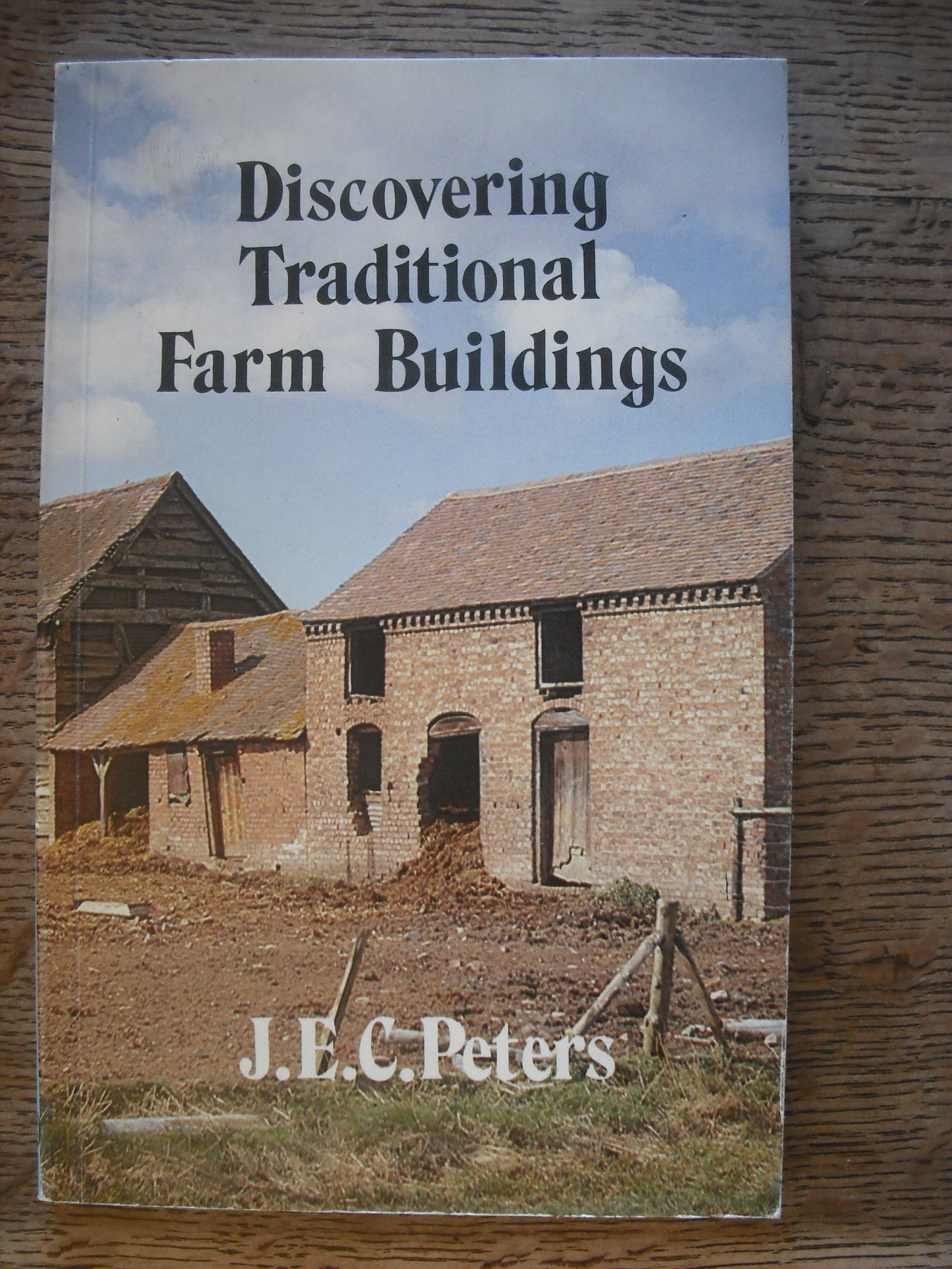 Discovering Traditional Farm Buildings (Shire Discovering)