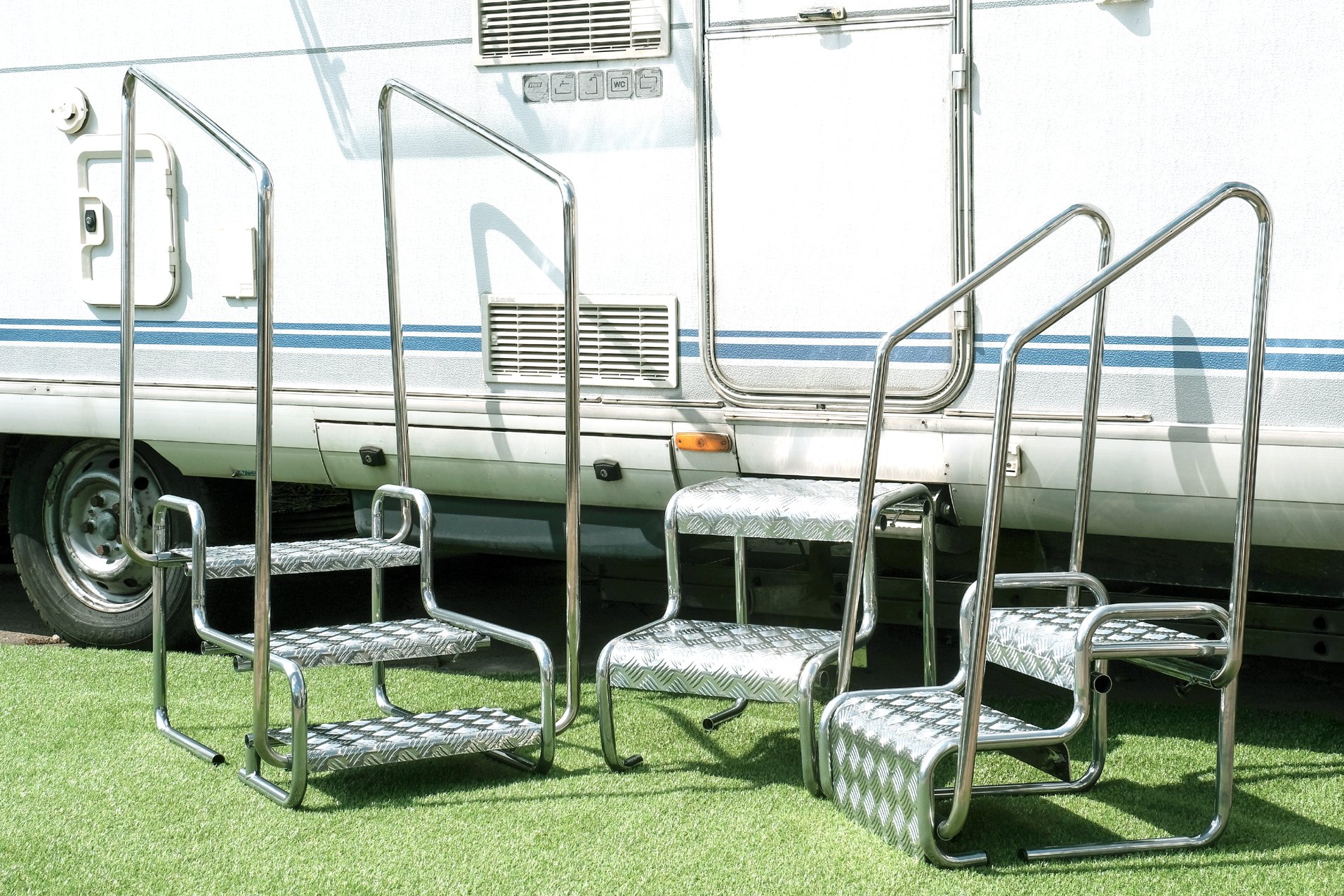 maypole-double-steel-caravan-step-with-handrail-arleigh