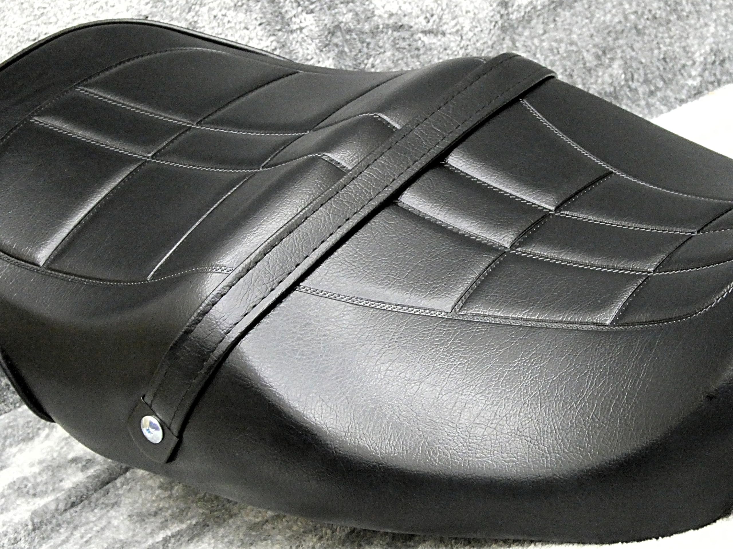 ZRX400 Z2仕様シート　純正張り替え　アンコ抜き　美品　カワサキ MRS Z1/Z2 ダブルアンコ抜きタイプ シートASSY ベルト付属 MRS