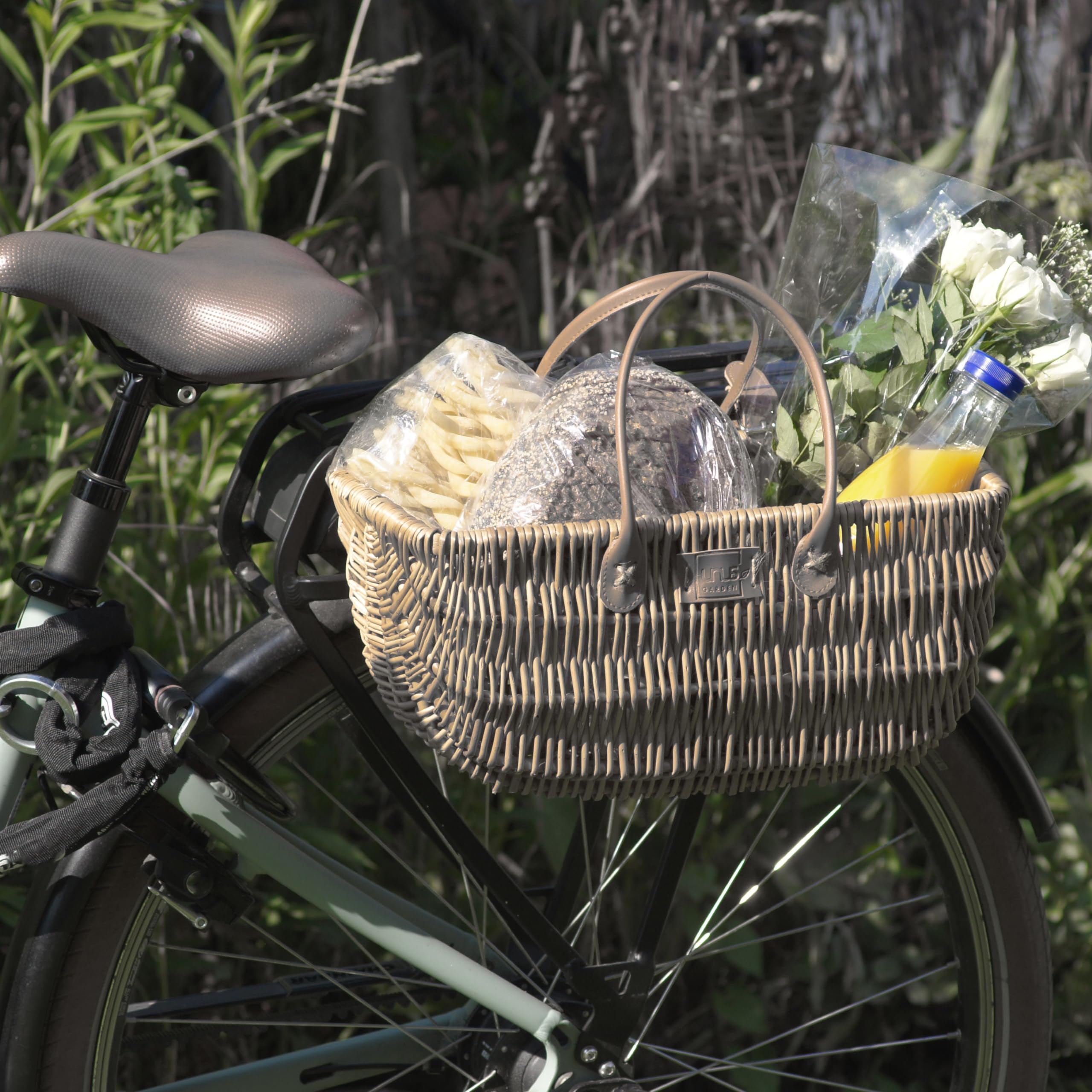 UNUS Garden Panier en Osier Rustique pour vélos, lanières en Cuir pour Fixation à l'avant du Guidon et à l'arrière du Porte-Bagages, Panier pour vélo et Panier à provisions en Osier Naturel