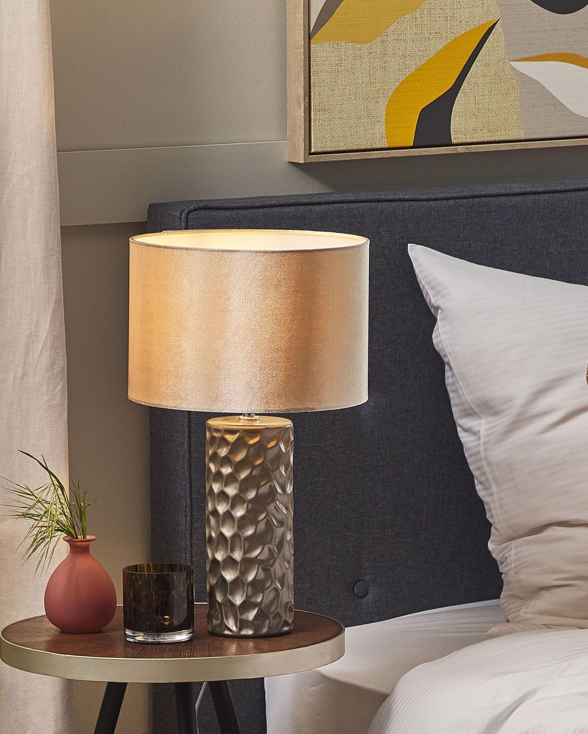 Beliani Tischlampe 50 cm Keramik geometrisch Schirm Samt gold Kabel mit Schalter Sankuru