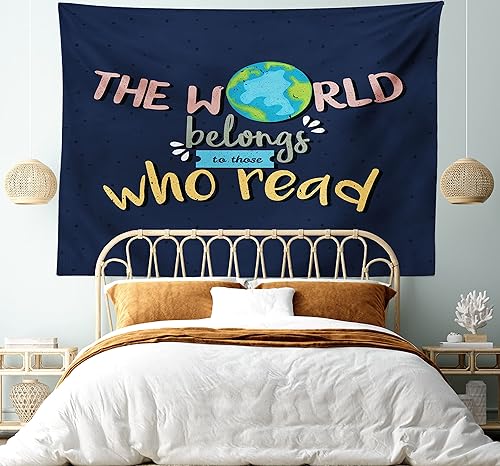Miniatura 5 de Ambesonne Tapiz de libro, tamaño King, el mundo pertenece a los que leen palabras inspiradoras sobre fondo azul oscuro, colcha colgante de pared,