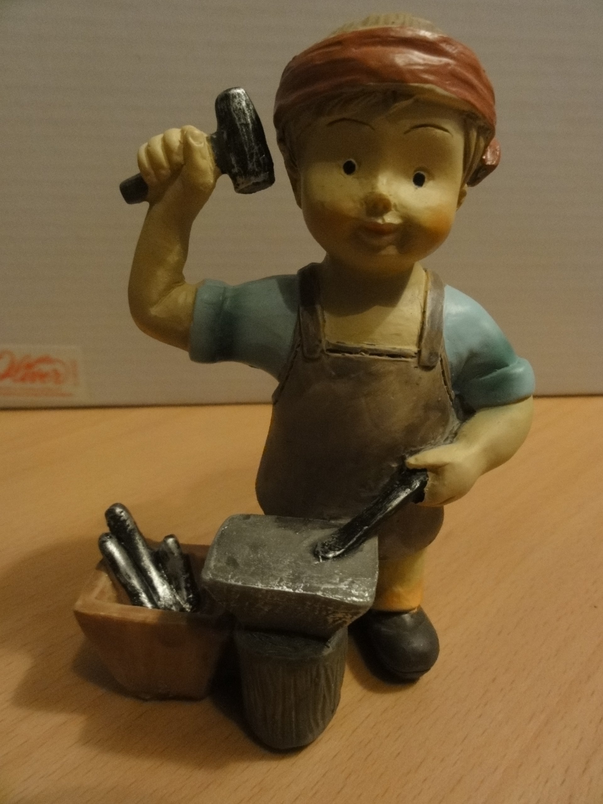 OLIVER Herrero Naïf 10 cm. Marmolina