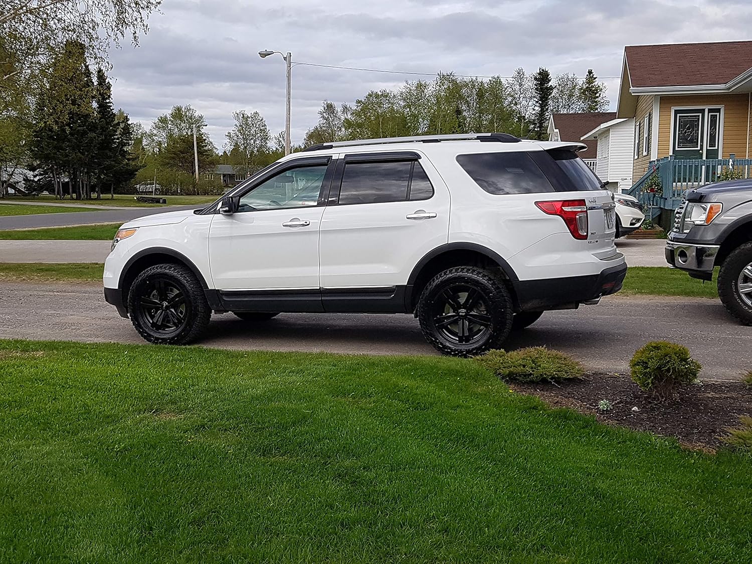 Truxxx 102015-2.5" Front & 1.5" Rear Lift Kit Compatible with Ford Explorer (2011-2019) - all trim models including Police Interceptor - 2wd/4wd - all engines