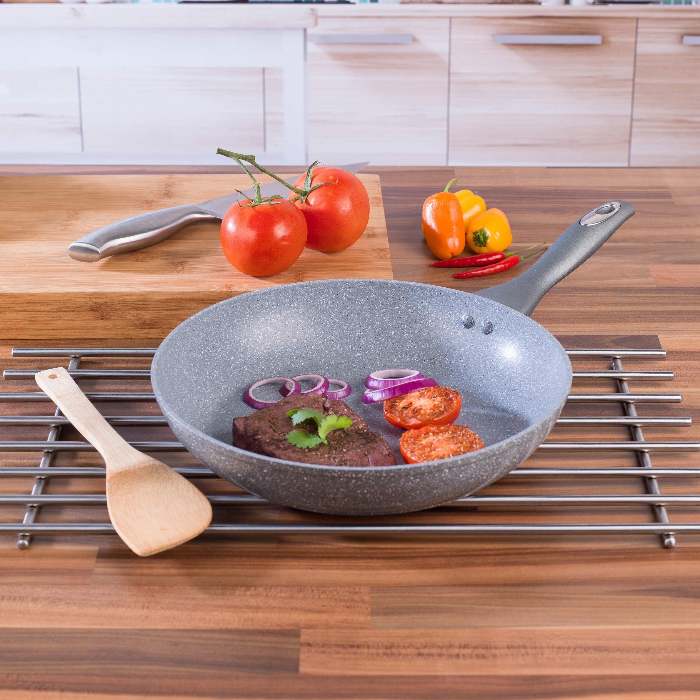 Salter BW02764G Sartén Antiadherente de Aluminio Forjado De La Colección Marblestone, Mango De Baquelita, 28 cm, Apta Para Lavavajillas, Revestimiento De Mármol, Gris