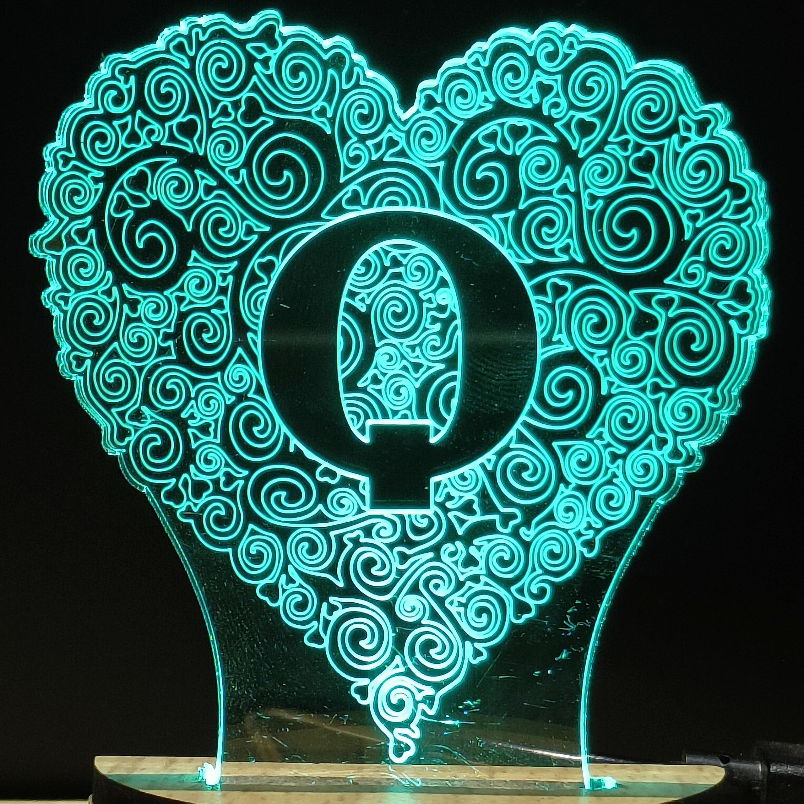 Gadgets World Alphabet Q 3D Illusion Acrylic USB Power Wooden Base Night Lamp, Multicolor LED Plug n Play Night Light, Office Light, Car Dashboard Light, Best for Gift - Pack of 1 (USB0149Q, 7CM)