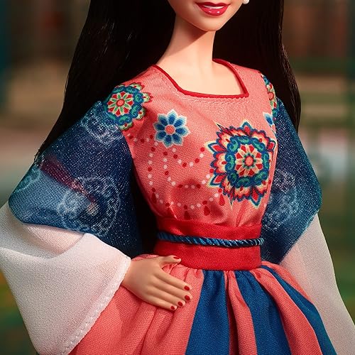 Miniatura 4 de Barbie Muñeca de Año Nuevo Lunar en bata tradicional Hanfu con estampados chinos y accesorios, coleccionable con soporte para muñecas y certificado