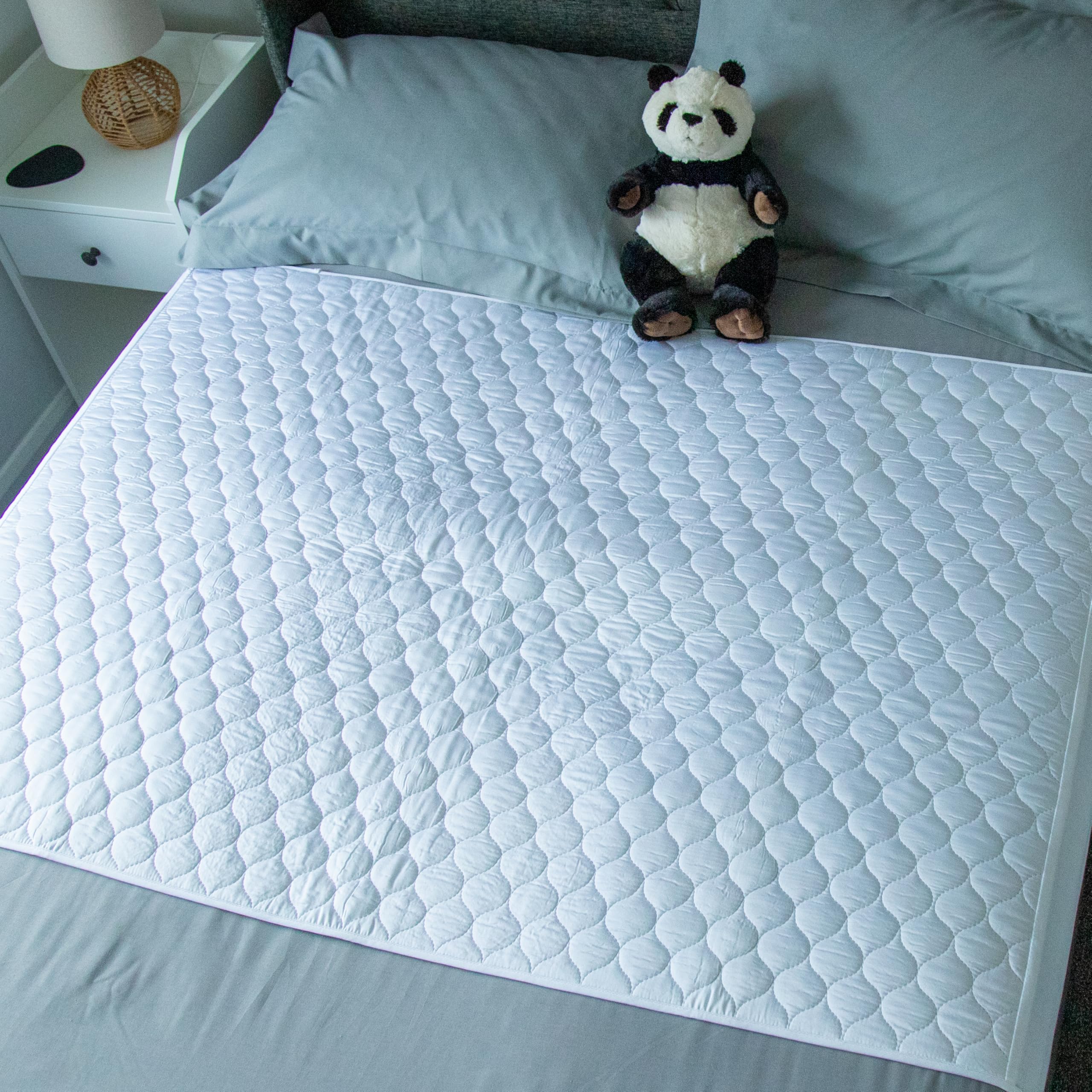 Bedwetz Incontinence Bed Sheets Organic Bamboo – Waterproof Cooling Bed Wetting Mattress Protector with Tuck-In Sides, Ultra Absorbent Washable Protector – Super King (91x182cm)