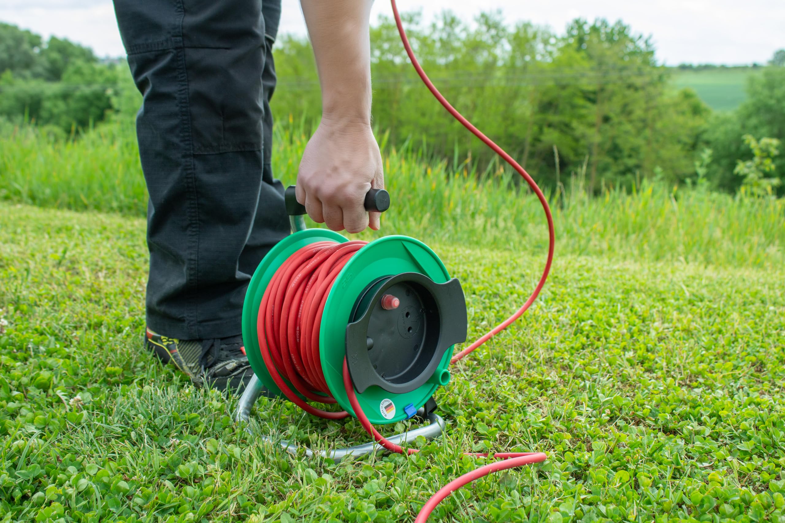 as - Schwabe enrollacables 25 m H05RR-F 3G1,5 rojo, IP44 exterior, 1 toma de corriente con toma de tierra, cable de conexión 1,5 m, Interruptor térmico, Made in Germany
