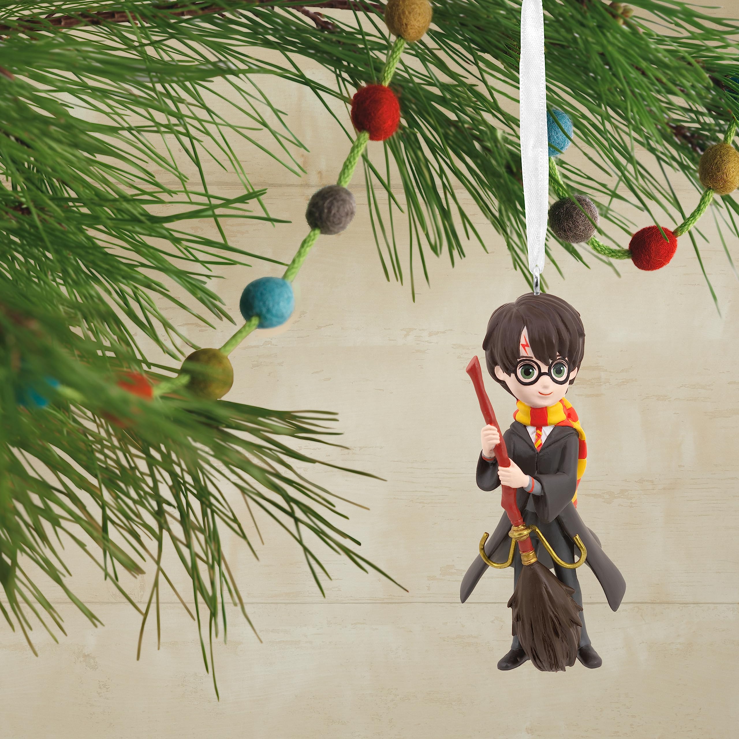 Hallmark Collectable Harry Potter Ornament - Harry Potter and Broom Design, Green and Gold, H 9 cm by W 3.8 cm by D 3.8 cm - Image 4