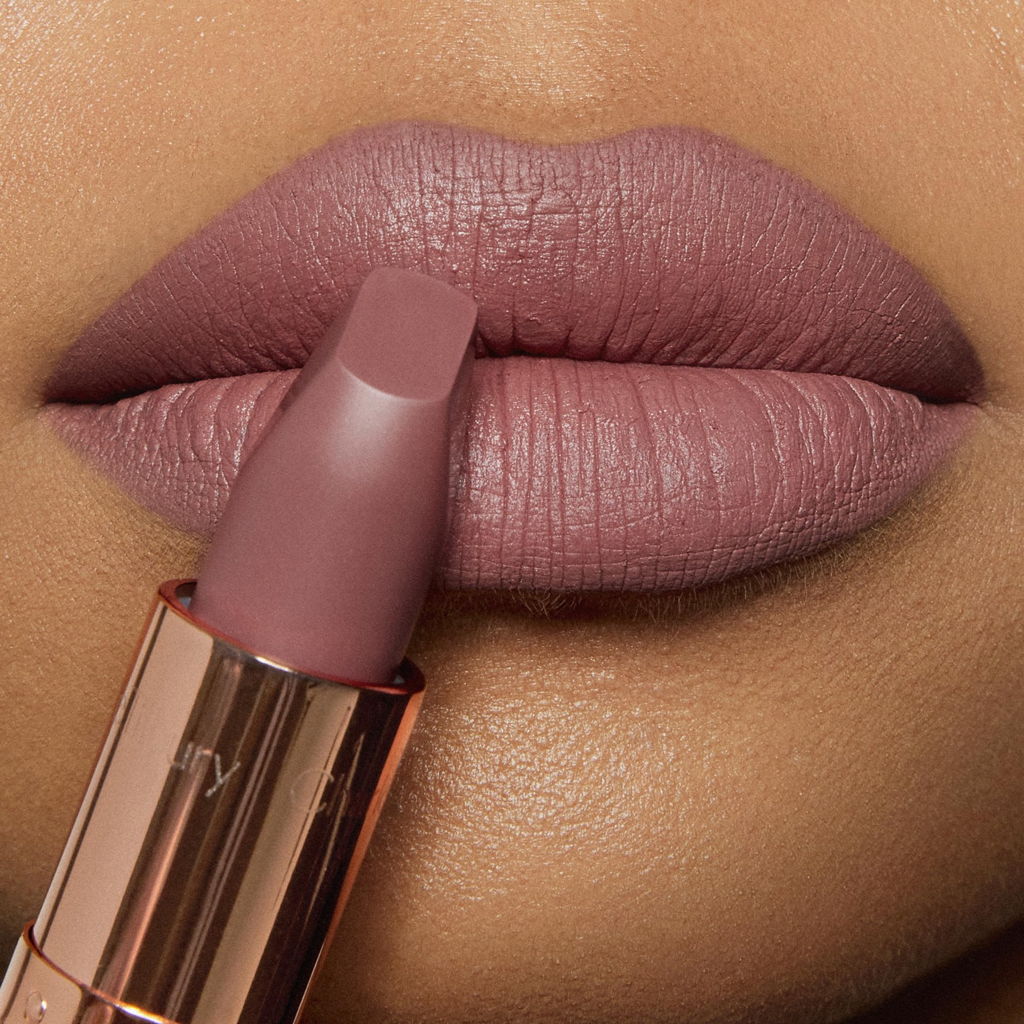 Charlotte Tilbury Matte Revolution Lipstick - Long Lasting, Matte Lipstick with Buildable Color & Lip-Loving Ingredients - Creamy, Easy to Blend Formula: Very Victoria - taupe nude