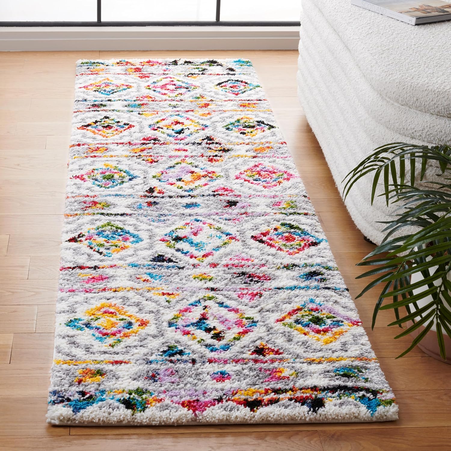 SAFAVIEH Fiesta Shag Collection Runner Rug - 2'3" x 8', Cream & Multi, Moroccan Boho Design, Non-Shedding & Easy Care, 0.5-inch Thick Ideal for High Traffic Areas in Living Room, Bedroom (FSG365A)
