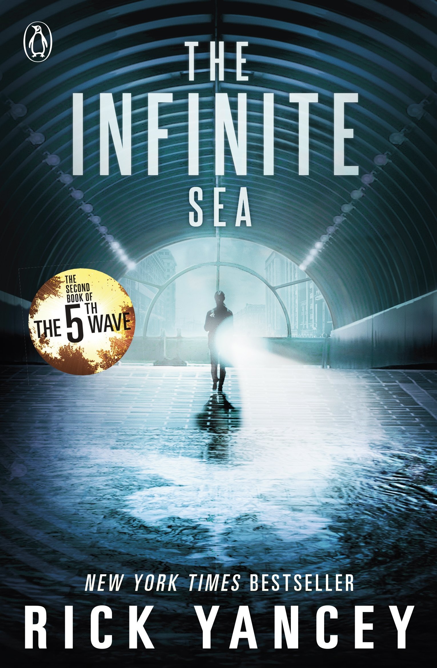 Cover of The 5th Wave: The Infinite Sea (Book 2)