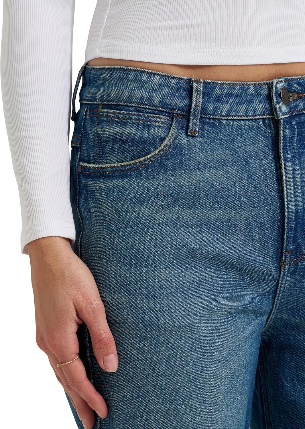 Wrangler Women’s Mid Rise Loose Straight Jean