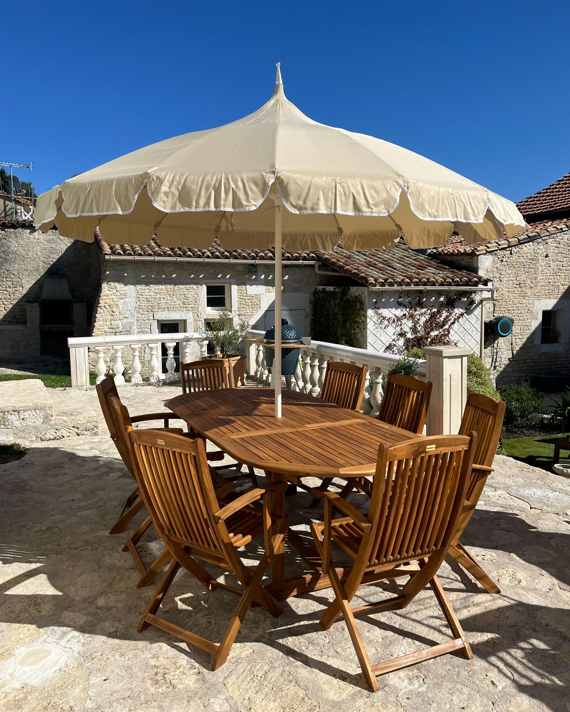 Beliani Elegante ombrellone da giardino ⌀ 245 cm palo in alluminio bianco tessuto poliestere beige