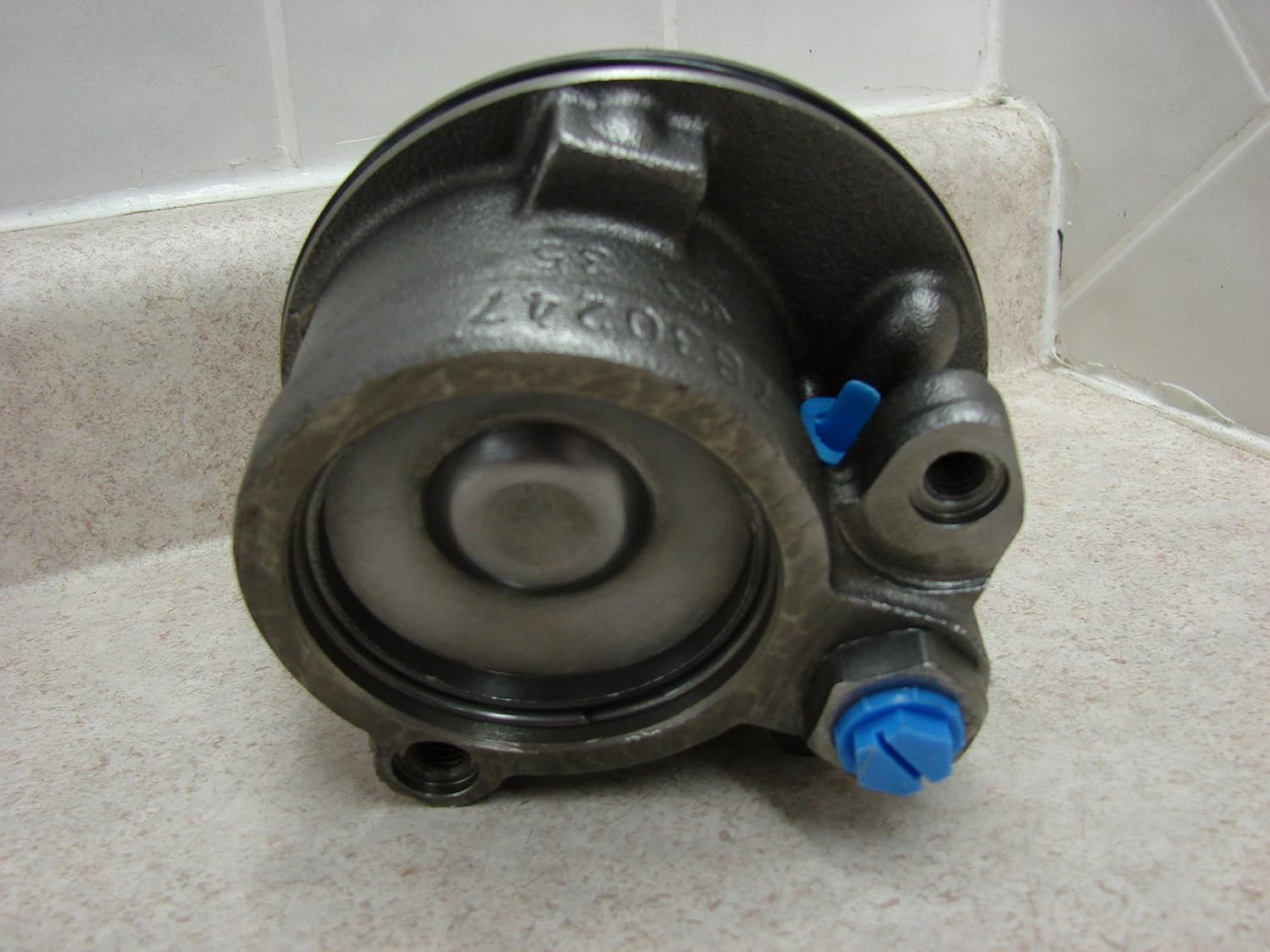 Volvo Penta Power Steering Pump 3850491 3888323 OMC 5.0 5,7 7.4 8.2 305 350 454