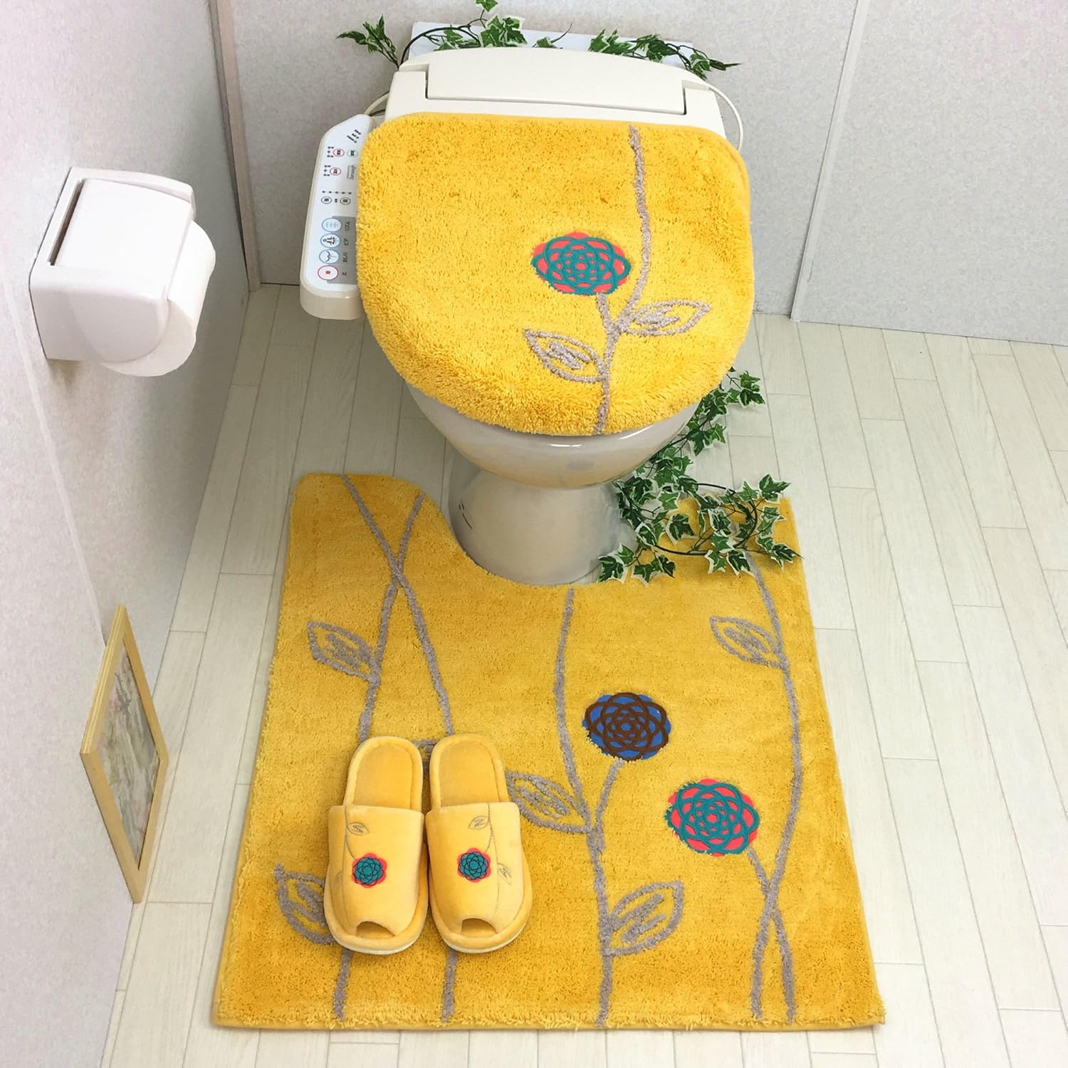 Amazon Co Jp ロング トイレマット 75 65cm 3点セット オカ エトフ イエロー 北欧 おしゃれ 洗浄暖房型 スリッパ 花 耳長 モダン フラワー 金運の黄色が鮮やか ホーム キッチン