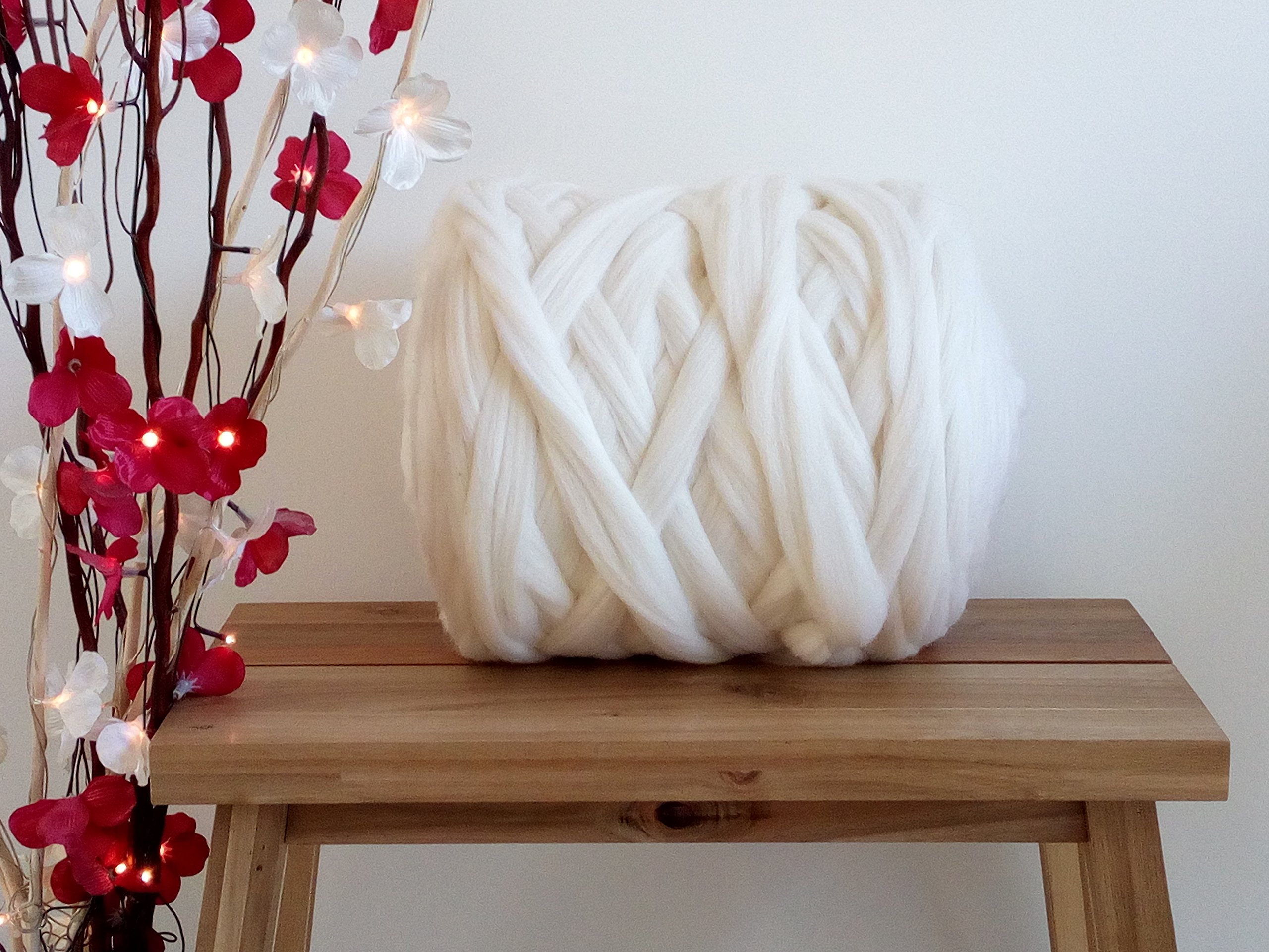 100% Merino Wool Roving Tops – Chunky Giant Yarn for Arm Knitting, Blanket Weaving, Needle & Wet Felting - White, 50 g–4 kg (4 kg)