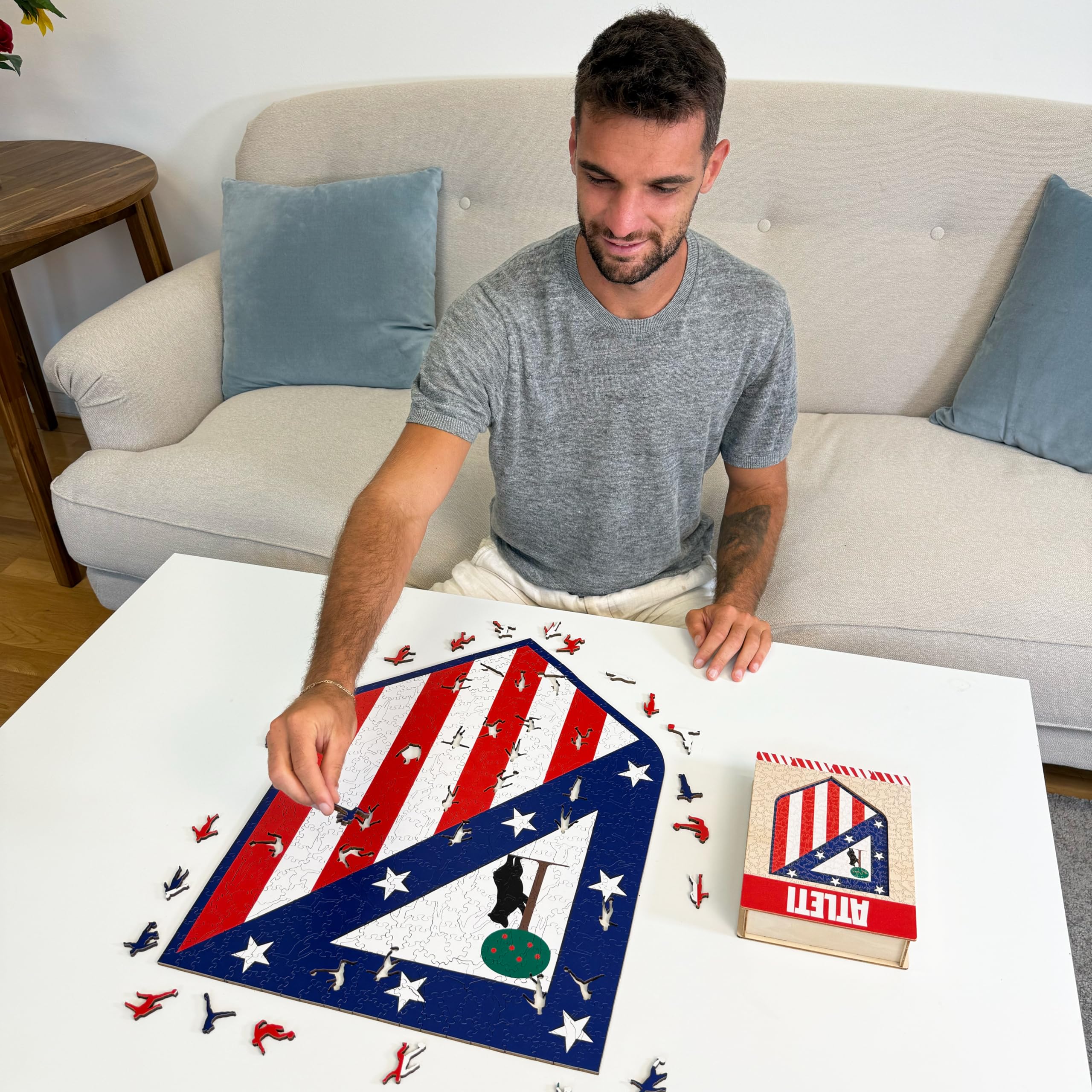 Iconic Puzzles - Atlético de Madrid Logo, ​​Producto Oficial, Puzzles de Madera para Adultos y Niños, Madera 100% Sostenible, Tamaño L 500 Piezas
