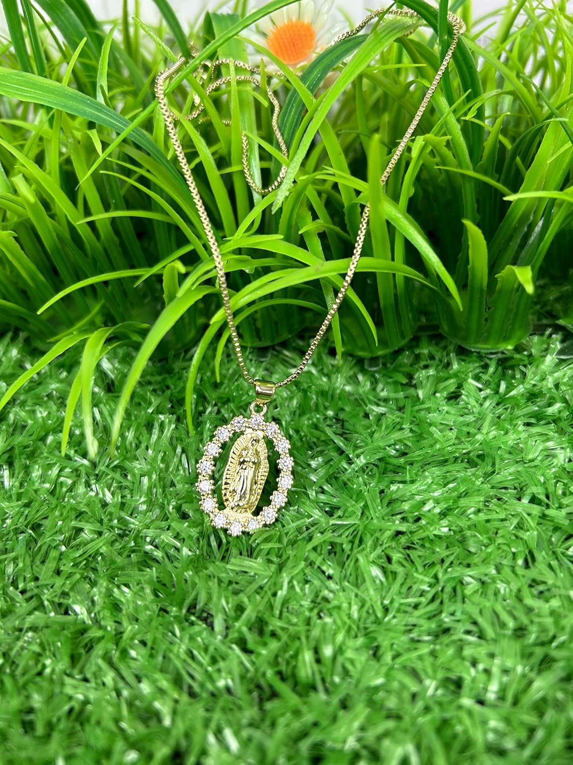 Virgin Mary Simulated Diamonds Necklace,14k Gold-Filled Round Medal Madonna Pendant Necklace - Image 5