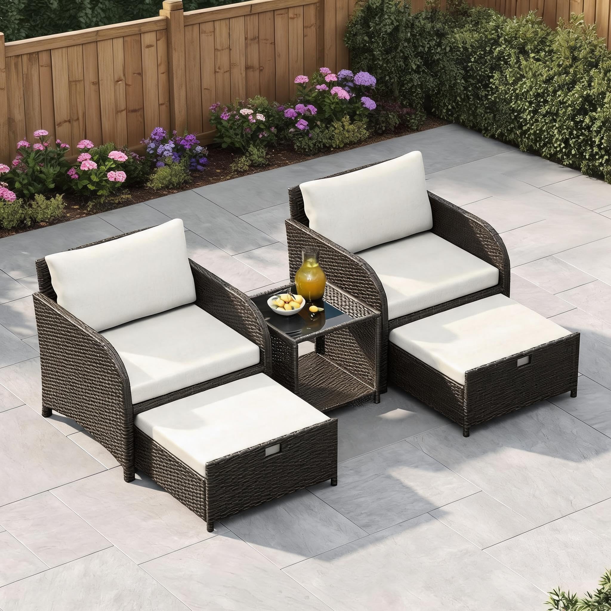 Rattan Gartenmöbel Set 5-teilig | Wetterfeste Terrassengarnitur mit 2 Sesseln, Hocker und Tisch. Pflegeleicht für Garten, Balkon und Terrasse