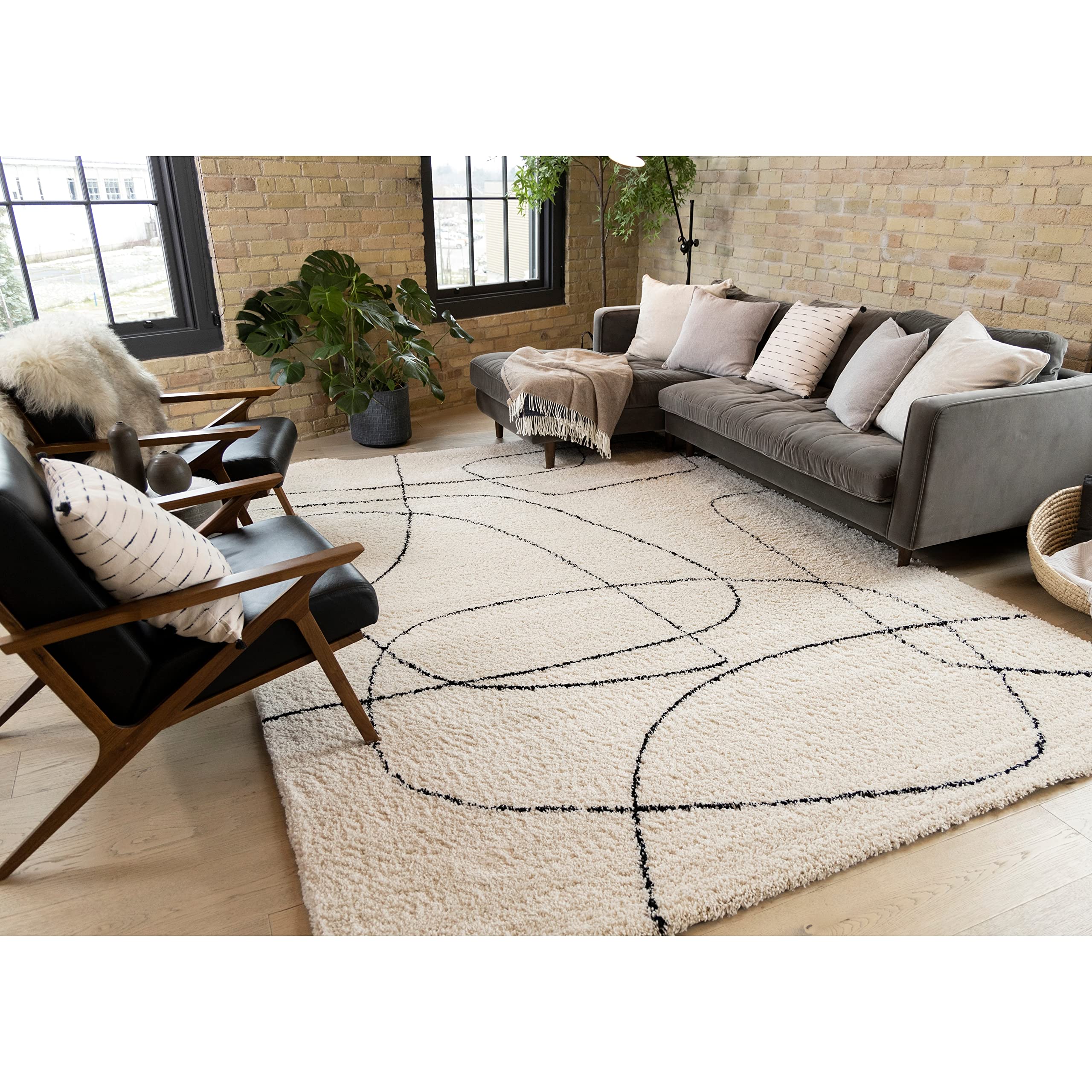 OverstockMiley Collection - Cream/Black Simple Shapes Rug Rectangle: 5'3" x 7'7" 5' x 8'
