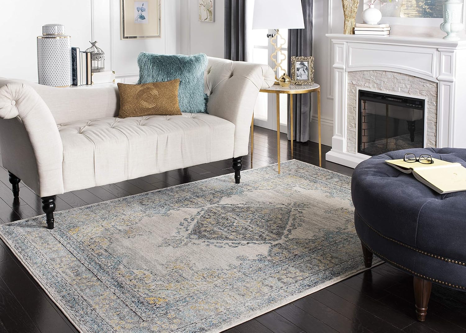 SAFAVIEH Evoke Collection Accent Rug - 4' x 6', Grey & Blue, Oriental Medallion Distressed Design, Non-Shedding & Easy Care, Ideal for High Traffic Areas in Entryway, Living Room, Bedroom (EVK250F)