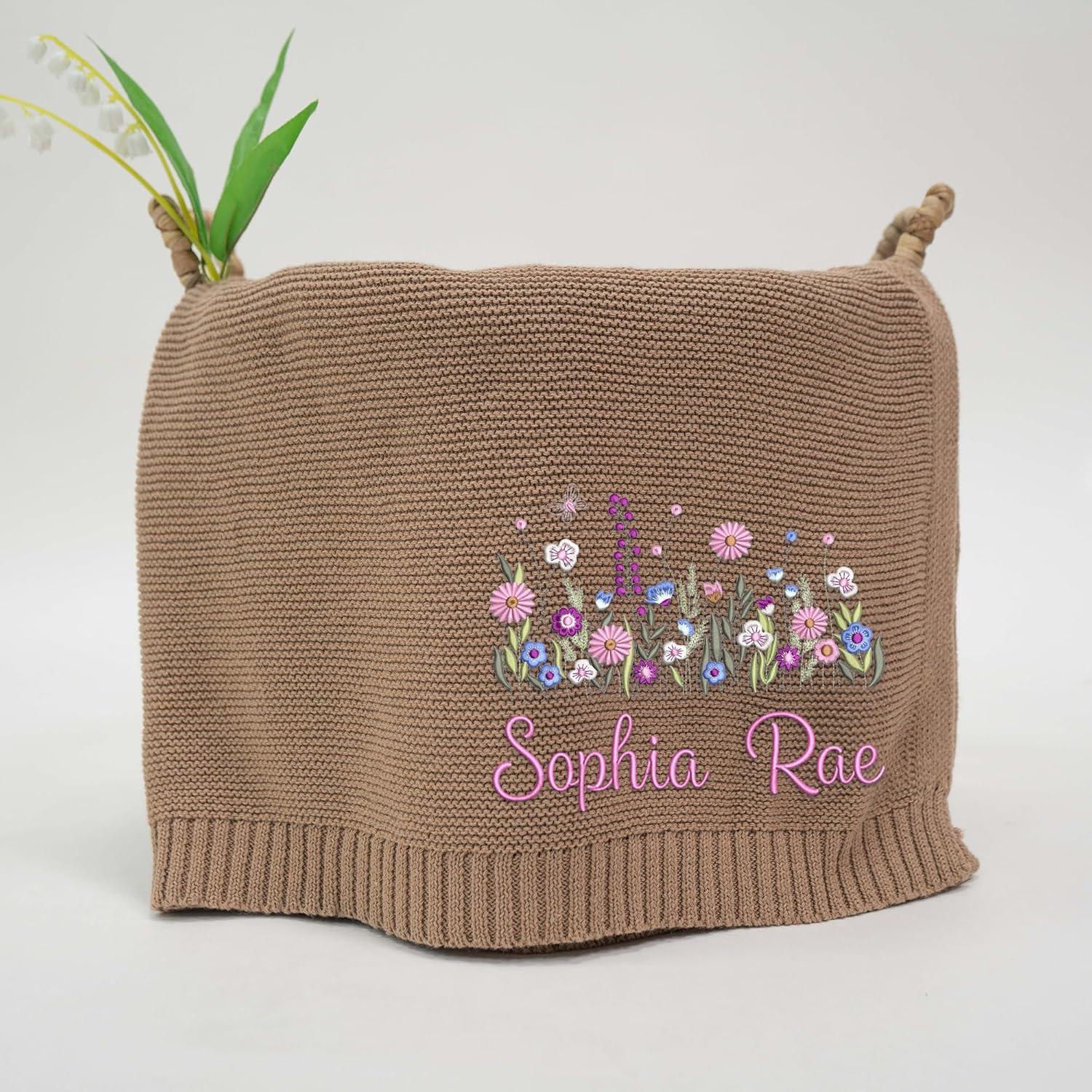 Wildflower Nursery Quilt Blanket with Ruffle Edge – Custom Embroidered Floral Name Blanket, Personalized Newborn Gift for Girls, Soft Keepsake for Baby Shower