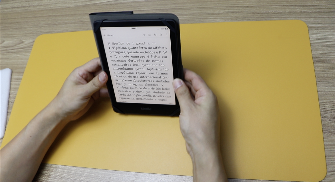 TECHGEAR Étui de protection en cuir synthétique rouge Kindle avec rabat magnétique fabriqué pour liseuse Kindle et Kindle Paperwhite avec écran de 6 pouces [Style de livre