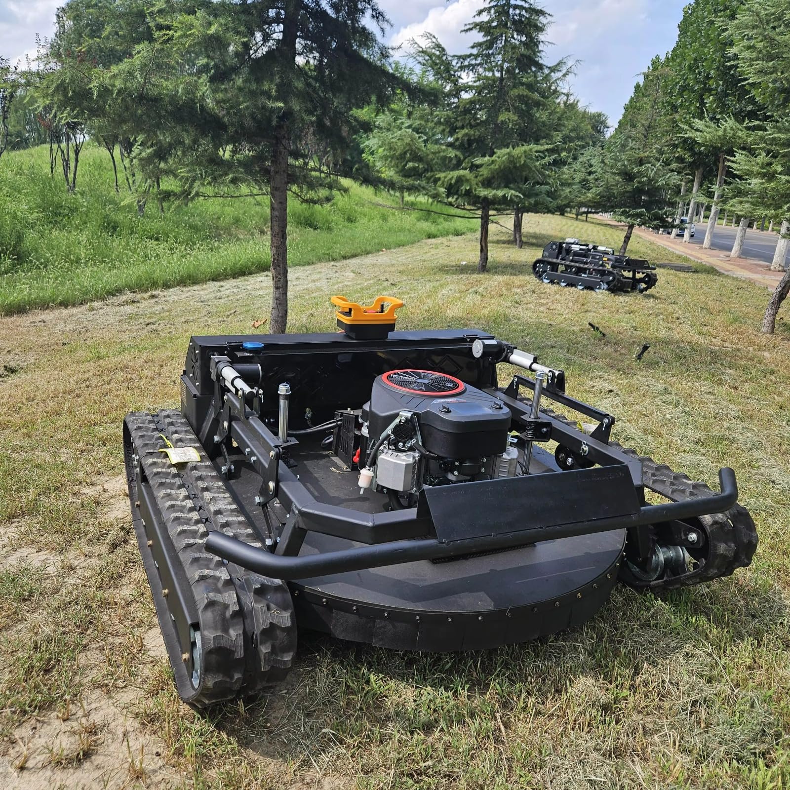 Cortacésped remoto inalámbrico, cortador de césped RC con accionamiento de orugas para pendientes y suelo irregular, cortacésped de fácil control para mantenimiento de patio y granja