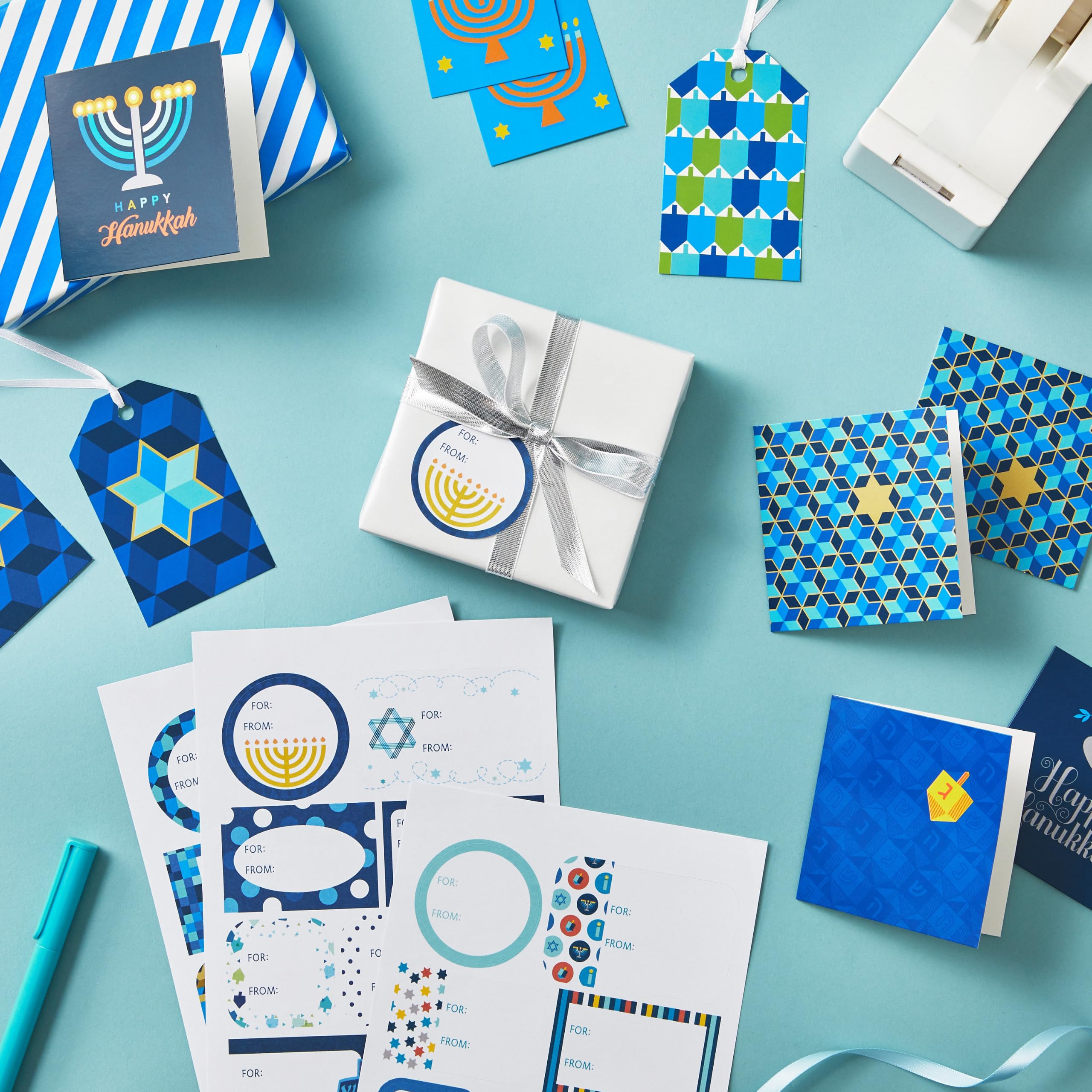 Hallmark Baum des Lebens Hanukkah Geschenkanhänger mit Band, Aufkleber-Siegeln, und Mini-Notizkarten (Davidstern, Menora, Dreidel, Blau, Gold, Orange) für Geschenktüten und verpackte Geschenke