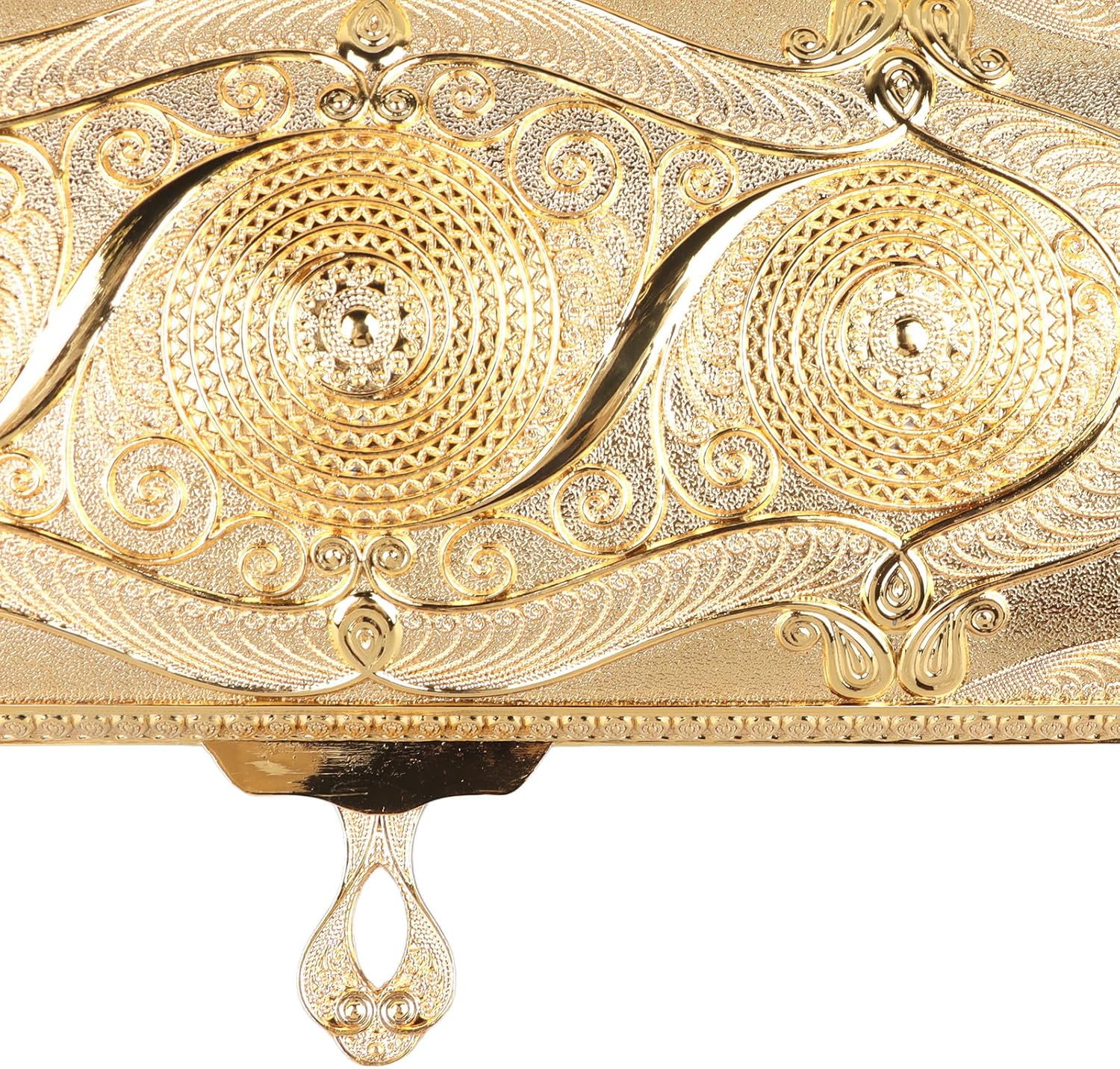 Vintage Metal Jewelry Box Portable Elegant Jewelry Organizer Small Treasure Chest Case Trinket Organizer for Earrings Necklace Bracelet Ring(Gold Color)