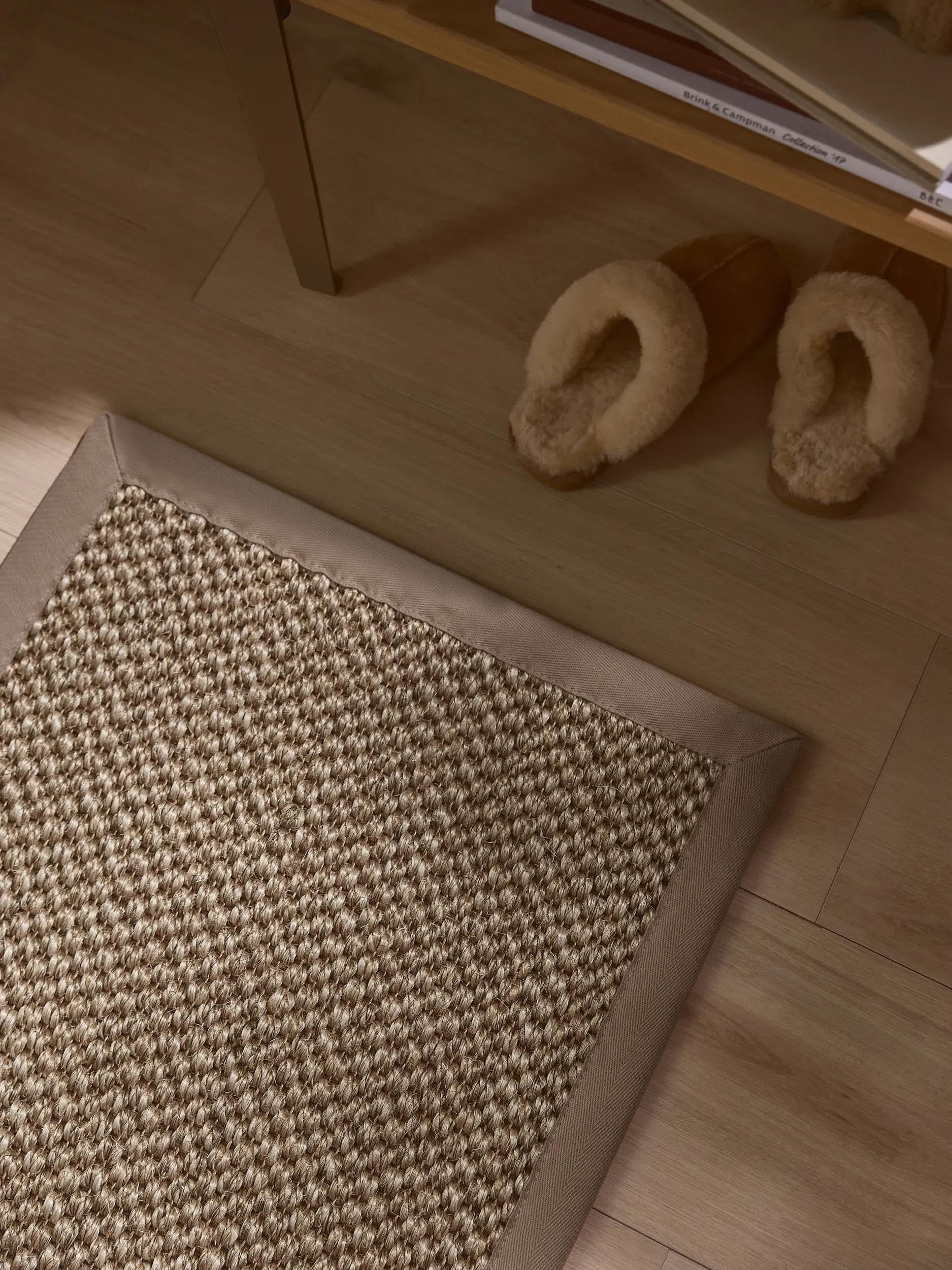 benuta Pure Greta – Felpudo 100% sisal – Rectangular & en estilo: cenefa, liso, Natural Living, Scandi Living – Fácil de limpiar para salón, dormitorio, pasillo, terraza, balcón, gris, 60 x 90 cm