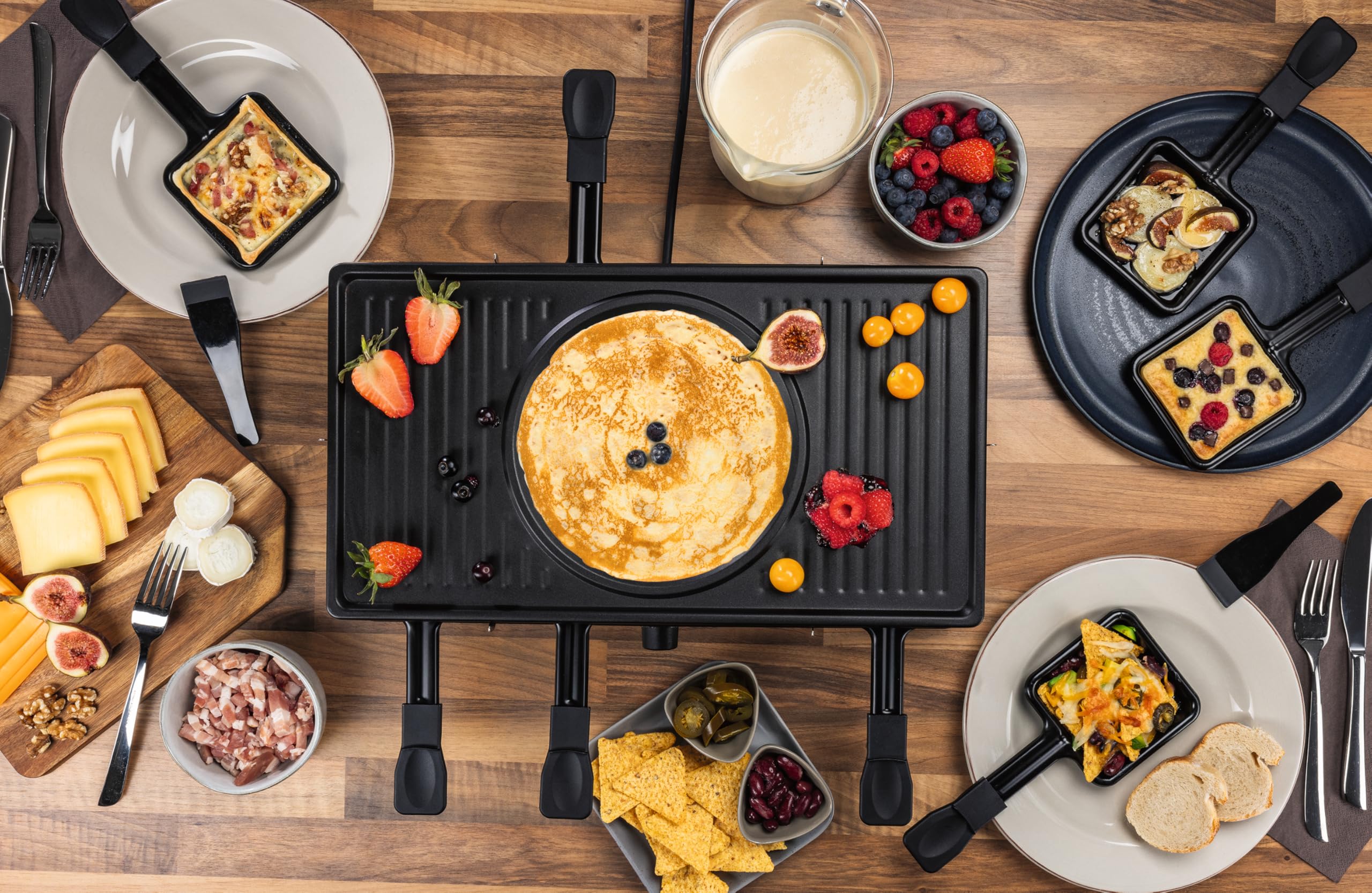 GOURMETmaxx Raclette 2 in 1 con fonduta, set raclette per 8 persone, ideale come barbecue per feste, combinazione di fonduta con 8 padelle, spatole, forchette per fonduta, raclette con set per fonduta
